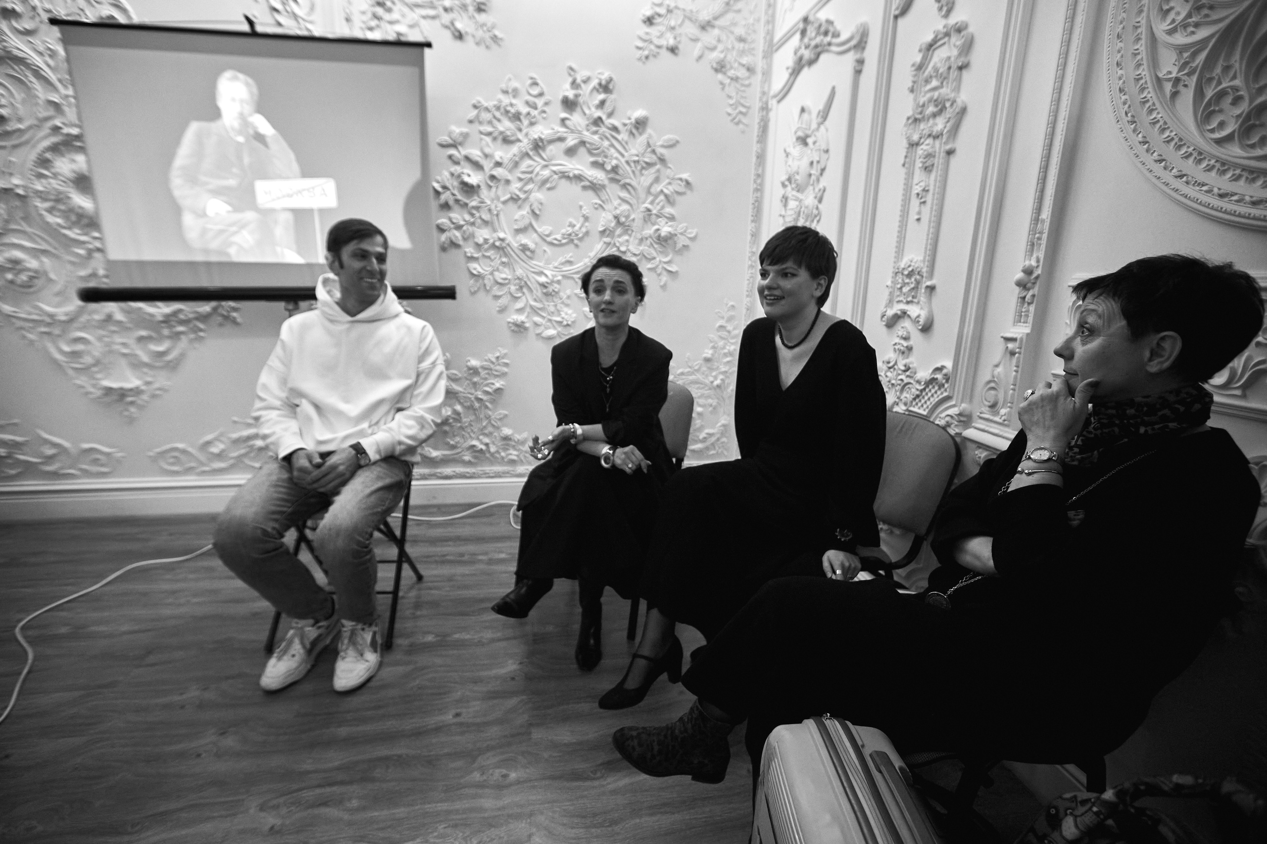 Проект «Соображаем на троих» лекция по А. Чехову в салоне «Аврора». Фотограф Юлия Маринина