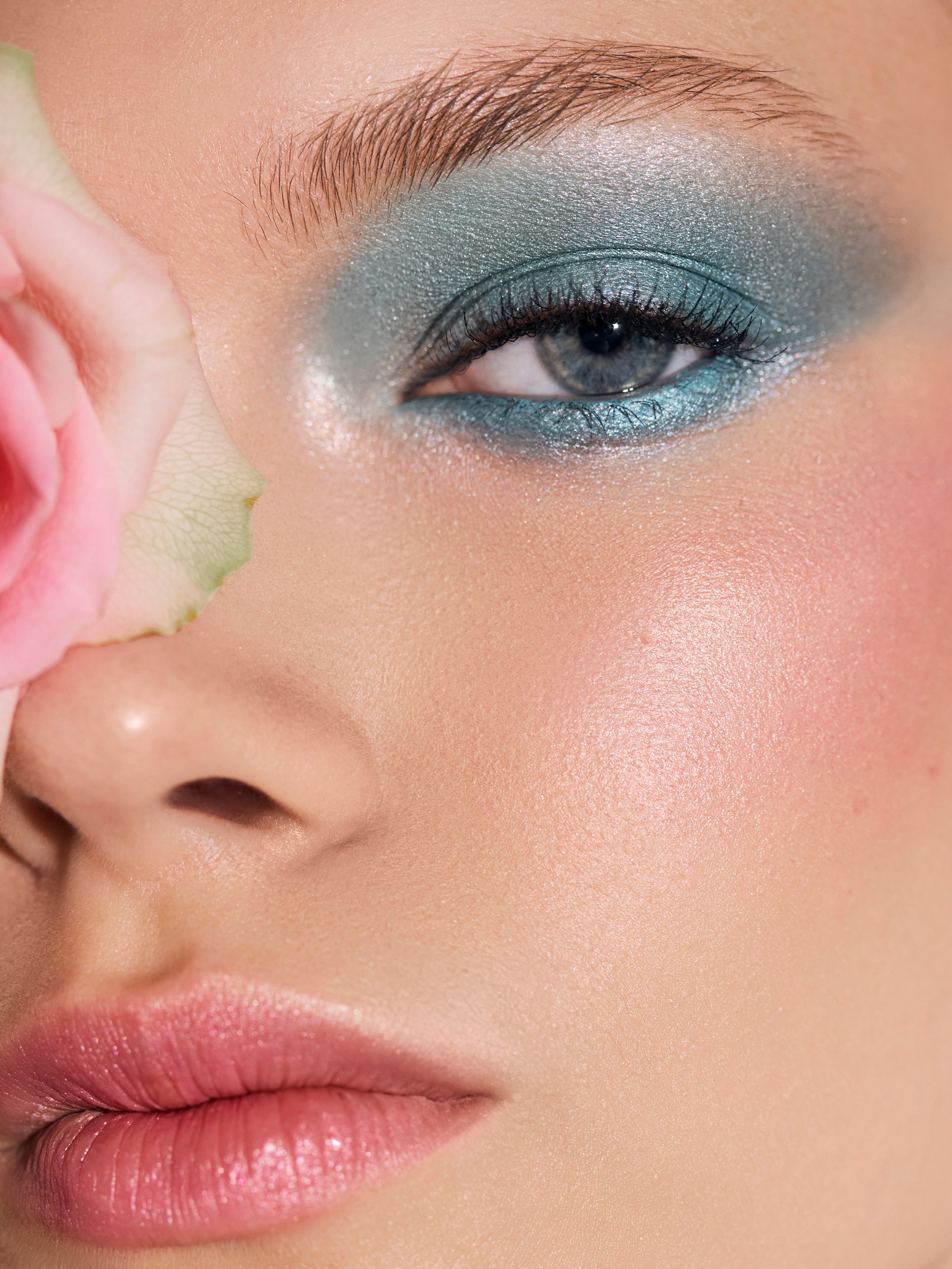Beauty & fashion retoucher available worldwide Liya Embrace