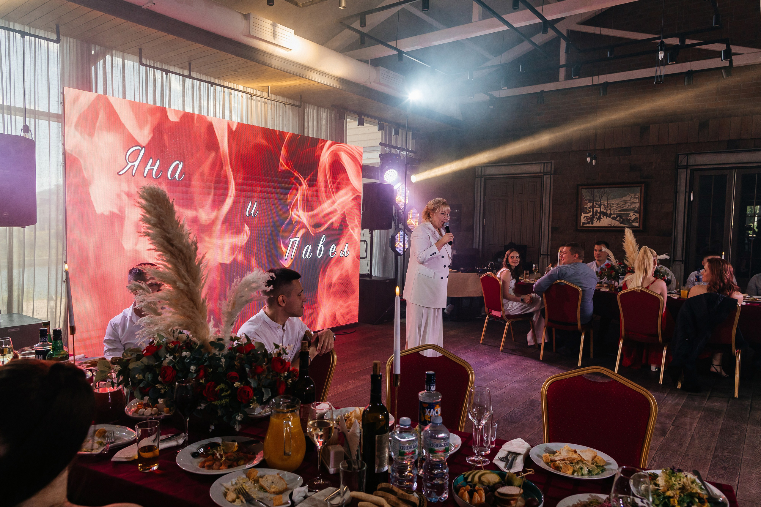 Грандиозное свадебное событие в уютном ресторане. Олег Сверчков | Свадебный фотограф Вологда