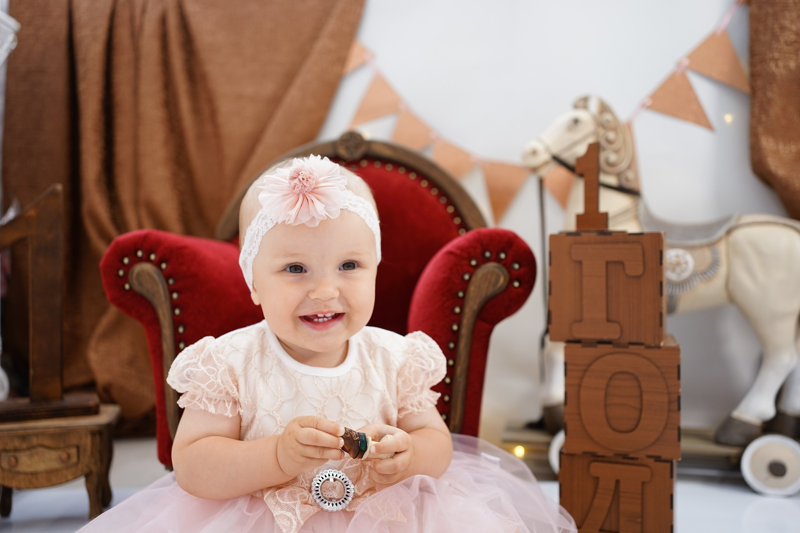 Бордовая зона. Детская Фотостудия ГОДОВАСИКИ в Санкт-Петербурге фотосесия на годик
