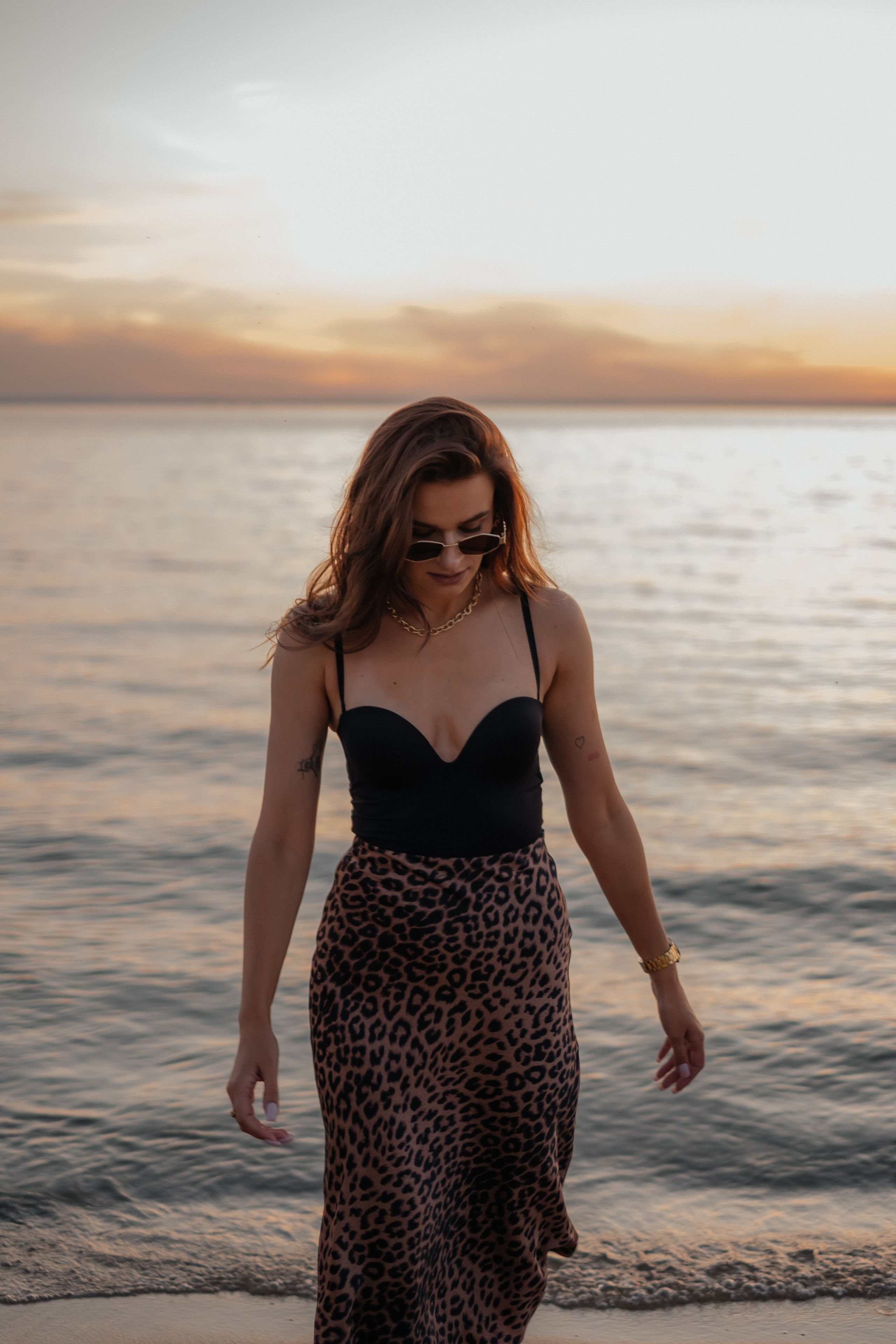 Катя с дочками на берегу. Фотограф в Новосибирске Диана Ильиных