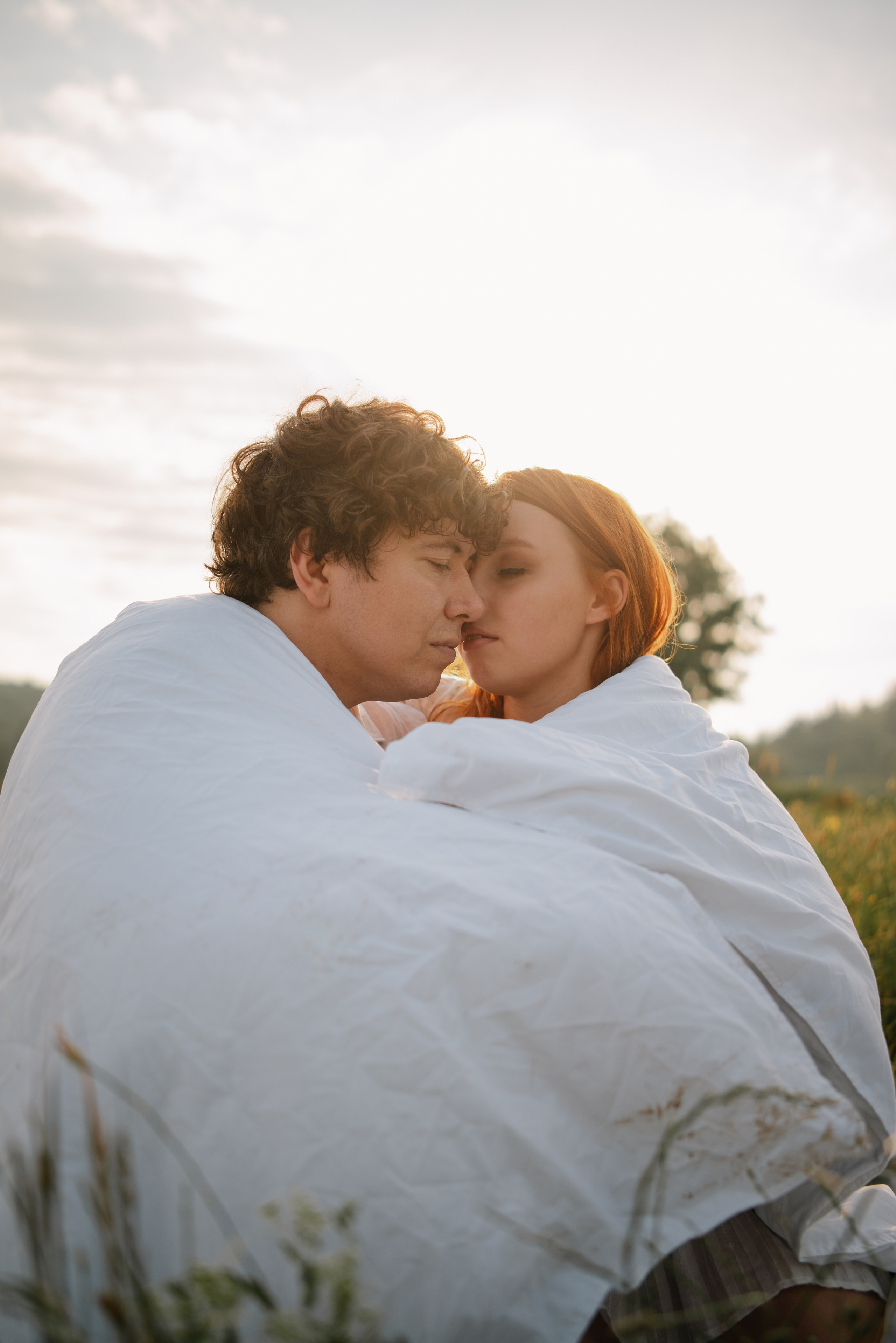 Парная фотосессия на природе. Портретный и свадебный фотограф в Тбилиси • xeniqo