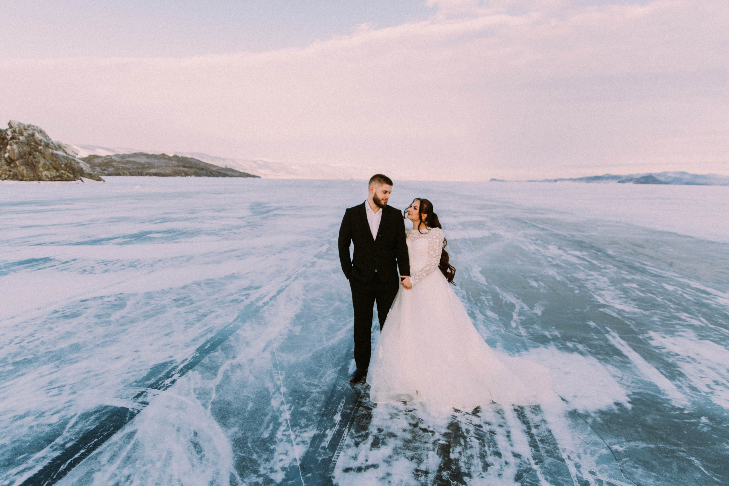 Свадебная зимняя съемка на Байкале. Главная
