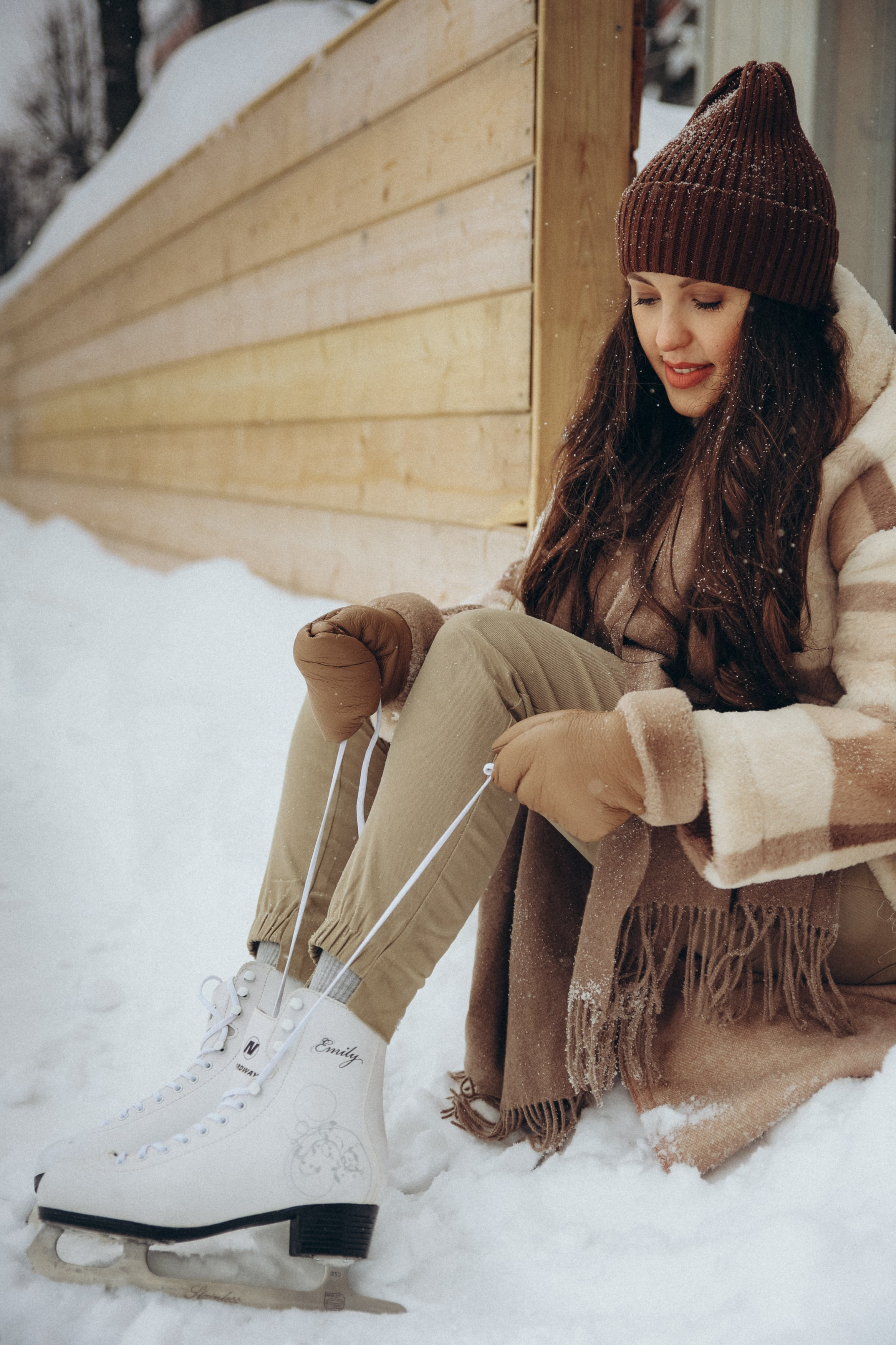 Зимняя фотосессия на катке фотосессия на коньках. Фотограф Владимир Москва