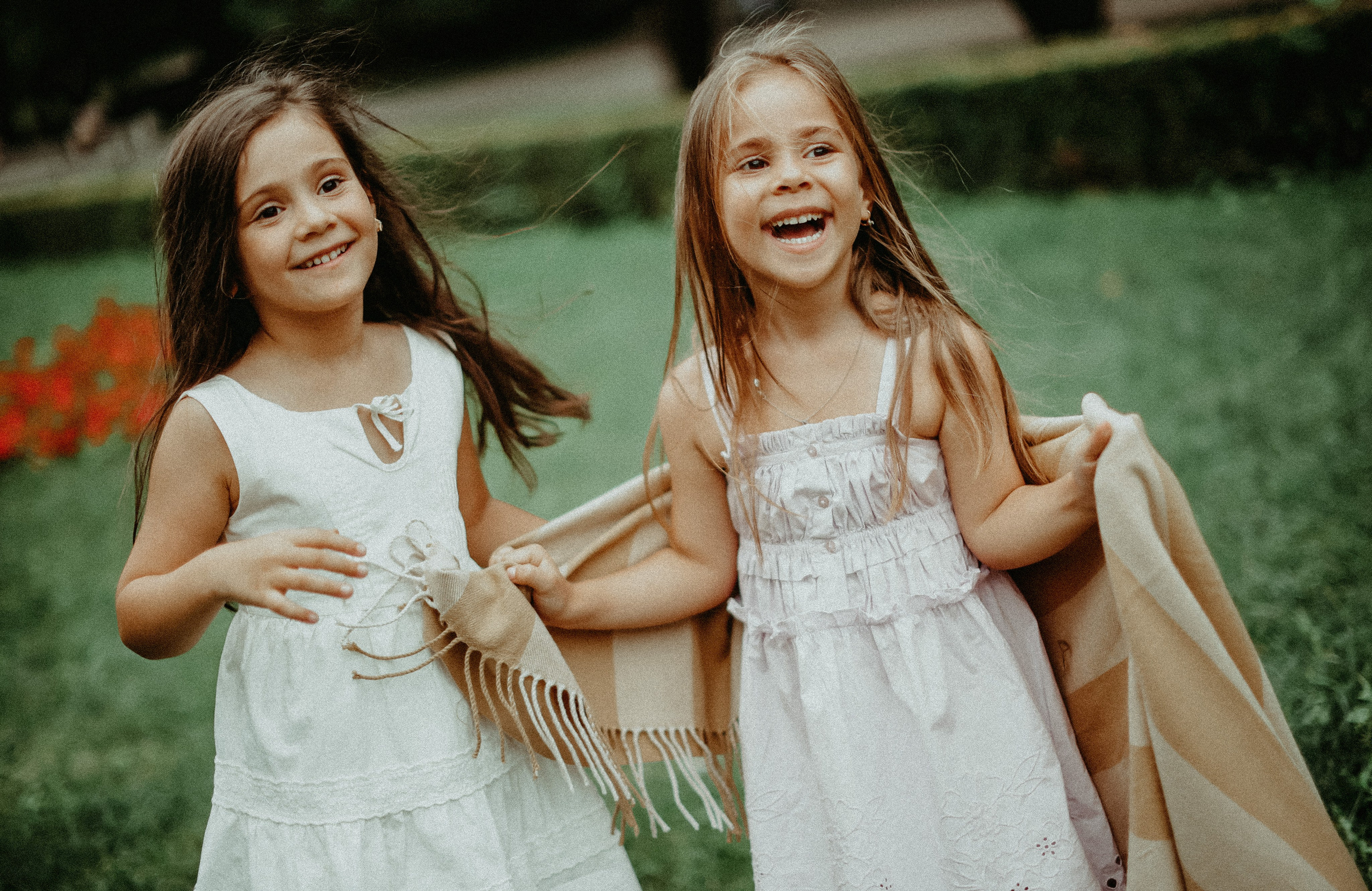 Летняя фотосессия в Ростовском парке. Аделина и Дарина. Omar Shapiev