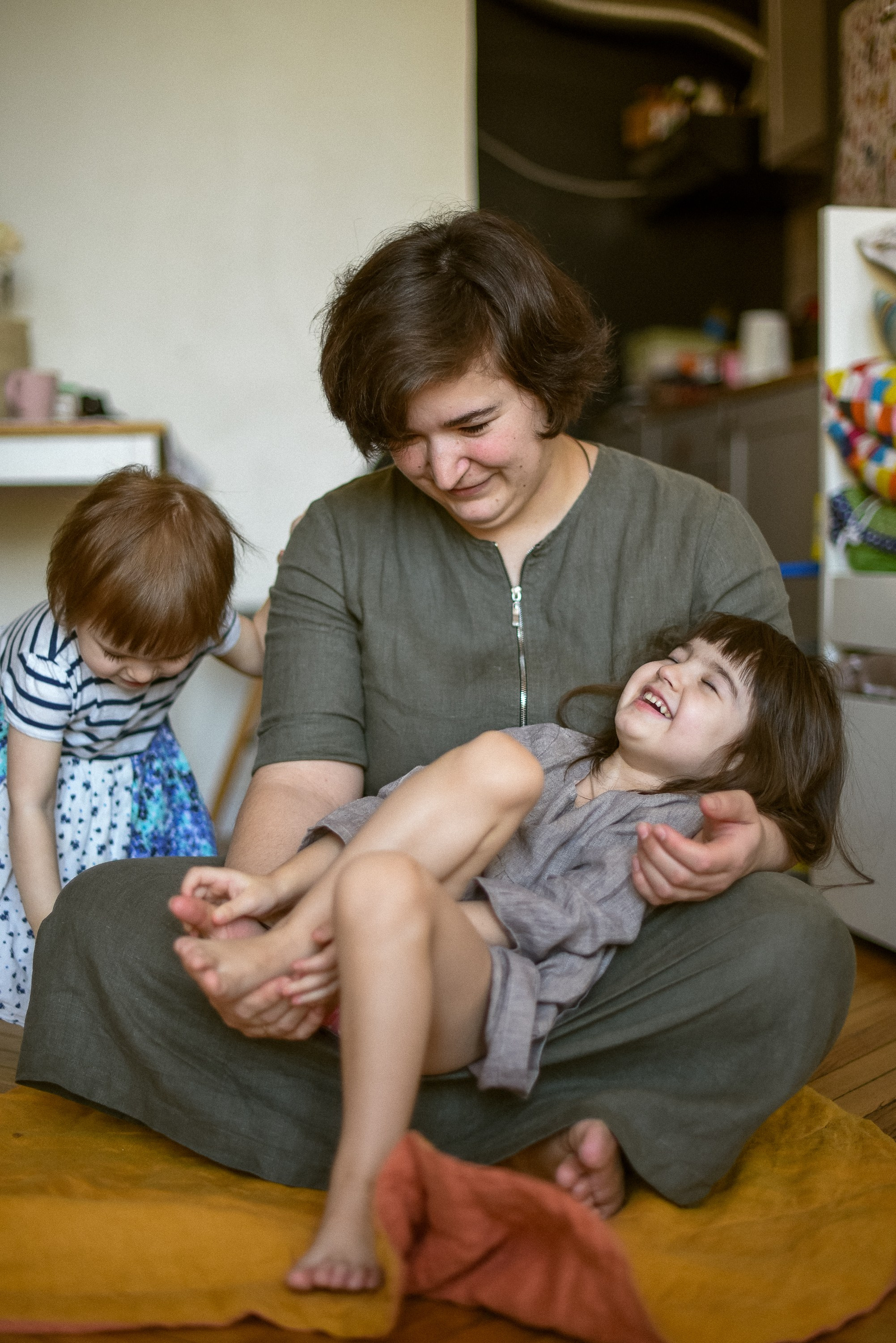 A Mom’s Day: The Everyday Hustle. Documentary family photography in Barcelona and beyond