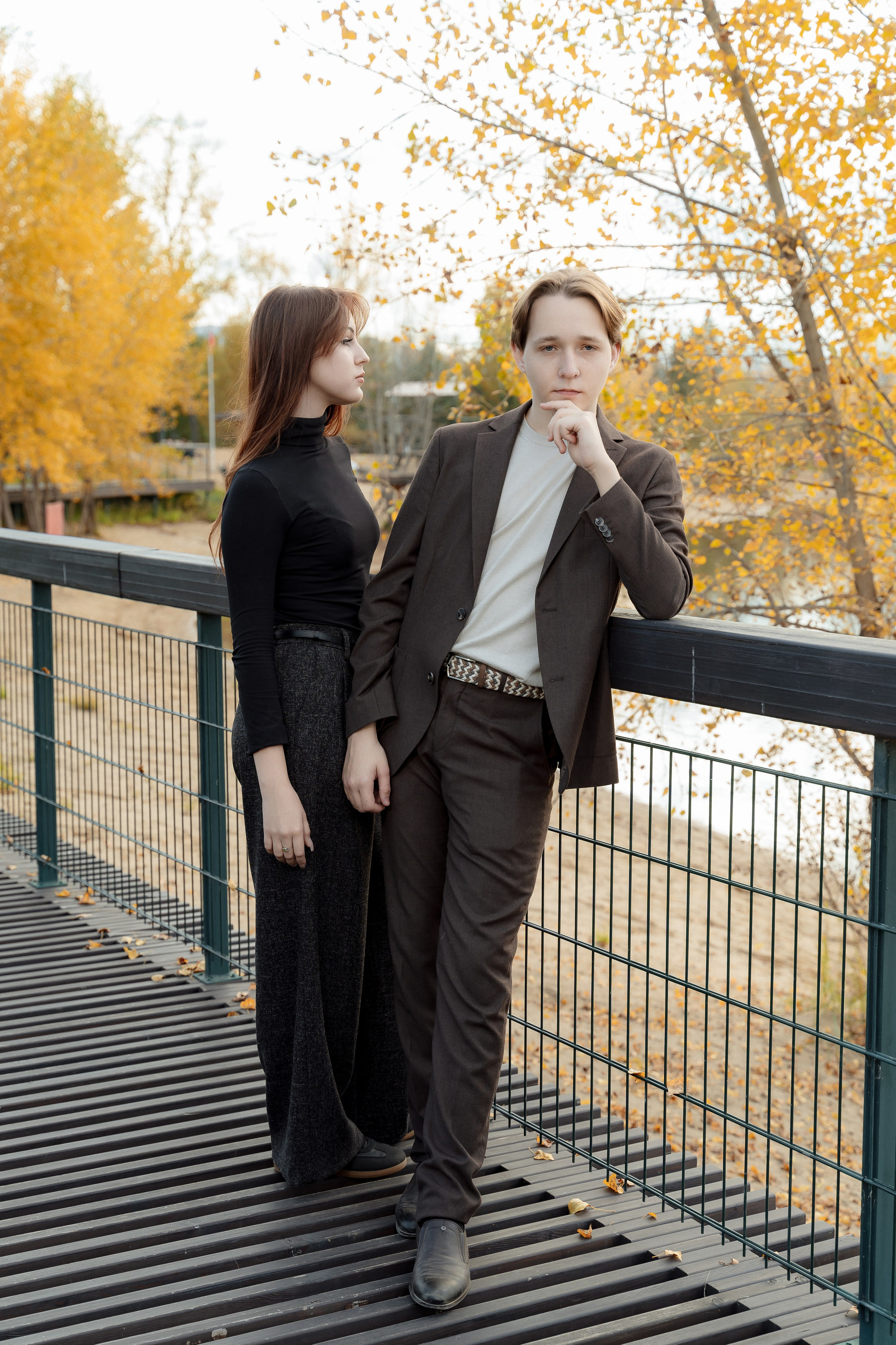Фотосессия осенью в парке. 11 класс. Фотограф Ким Наталья в Красноярске
