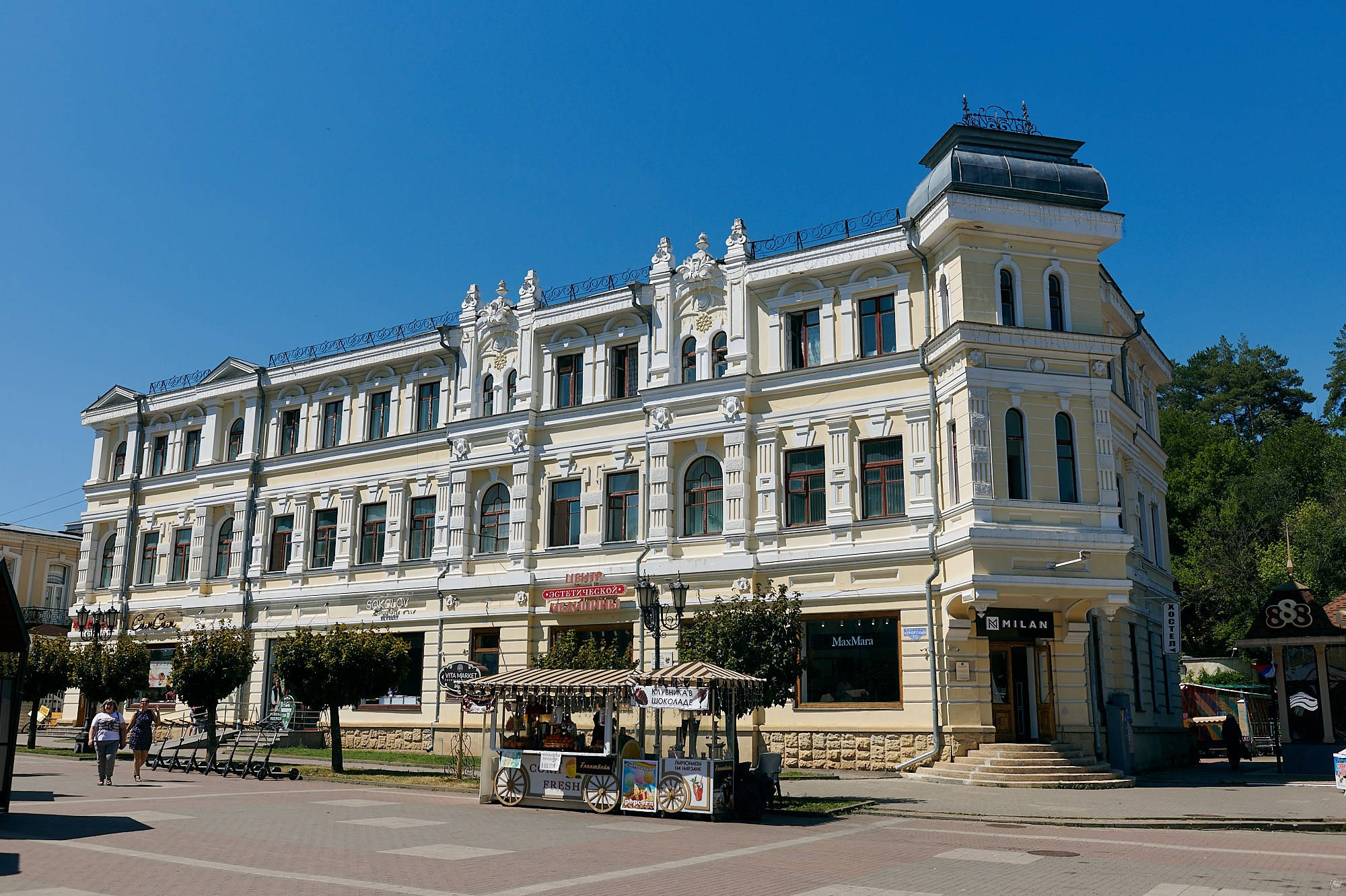 Кисловодск, Россия. Август 2024. Фотографии отовсюду и обо всем