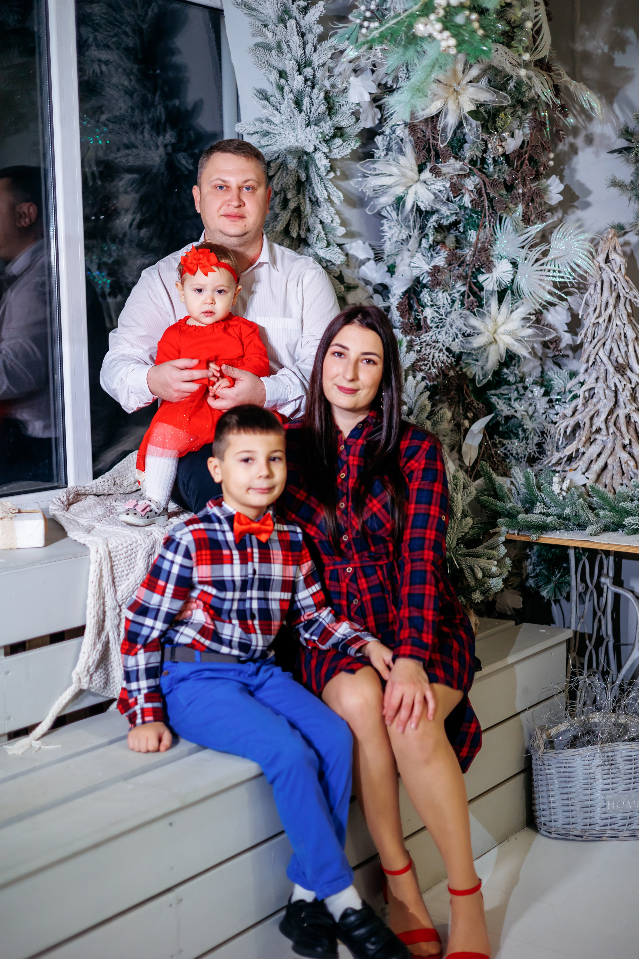 Юля с семьей Новый год 25. Свадебный и семейный фотограф в Армавире