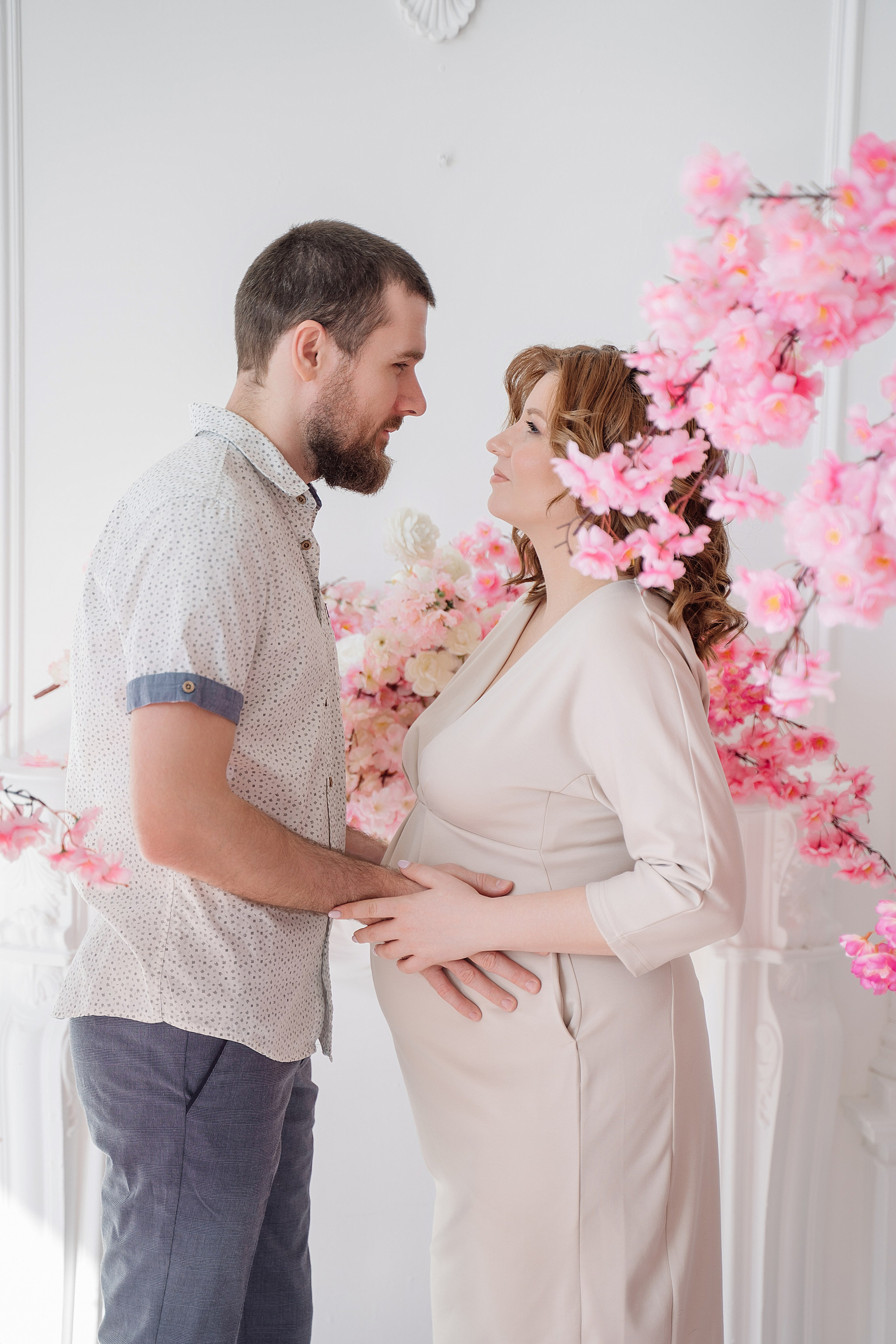 Беременная съемка в студии. Свадебный фотограф