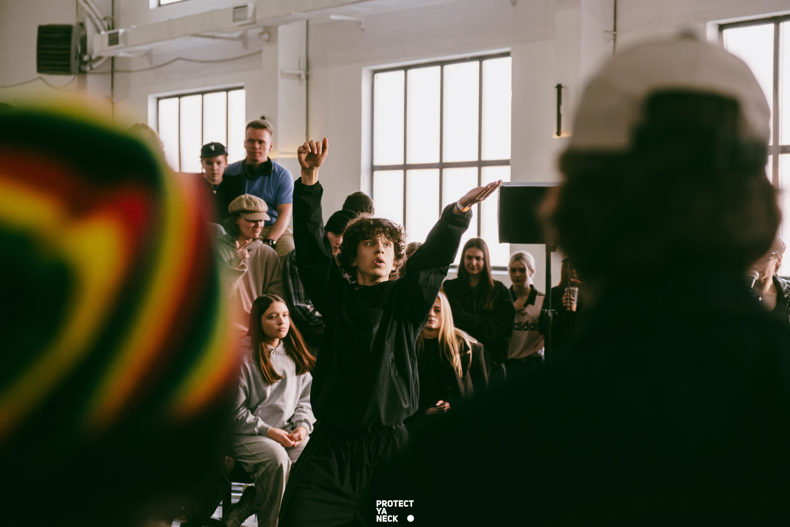 PROTECT YA NECK 22/03 (@youlovebu). Соня бу тебя сфоткала