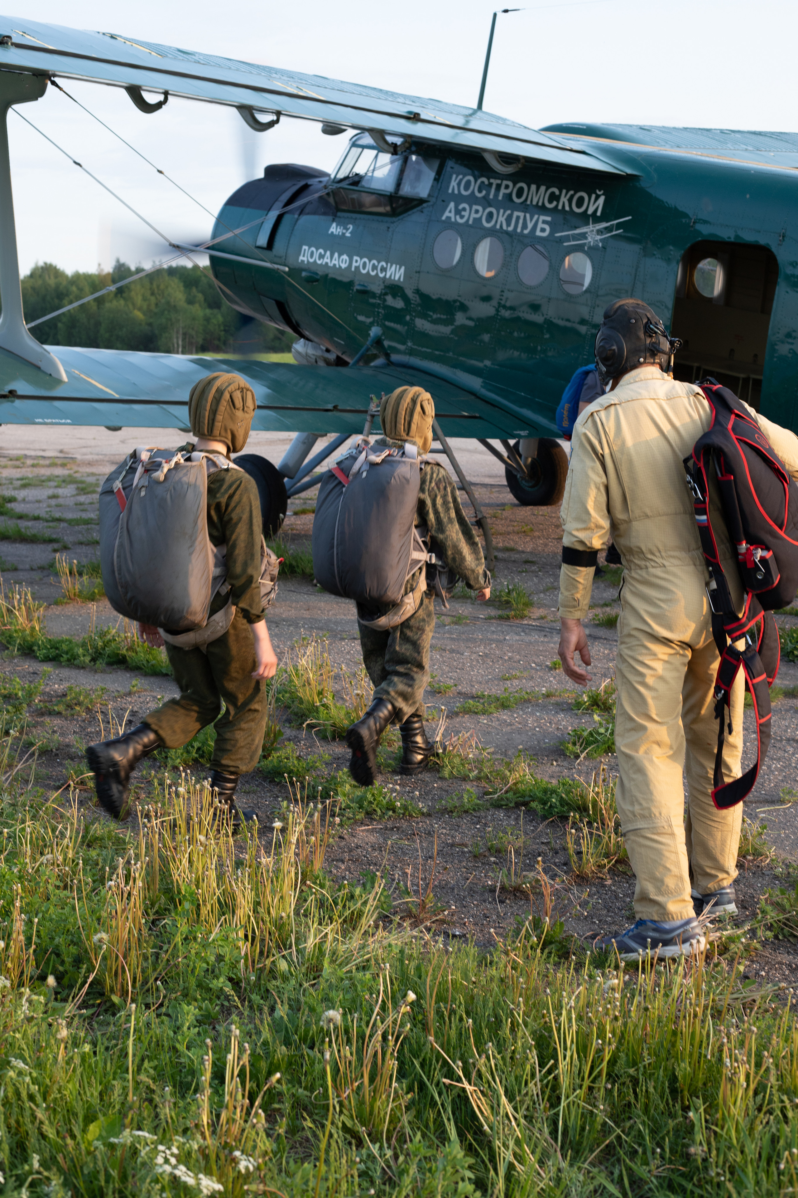 Парашютисты. Выпускные альбомы, индивидуальные фотосессии в Костроме