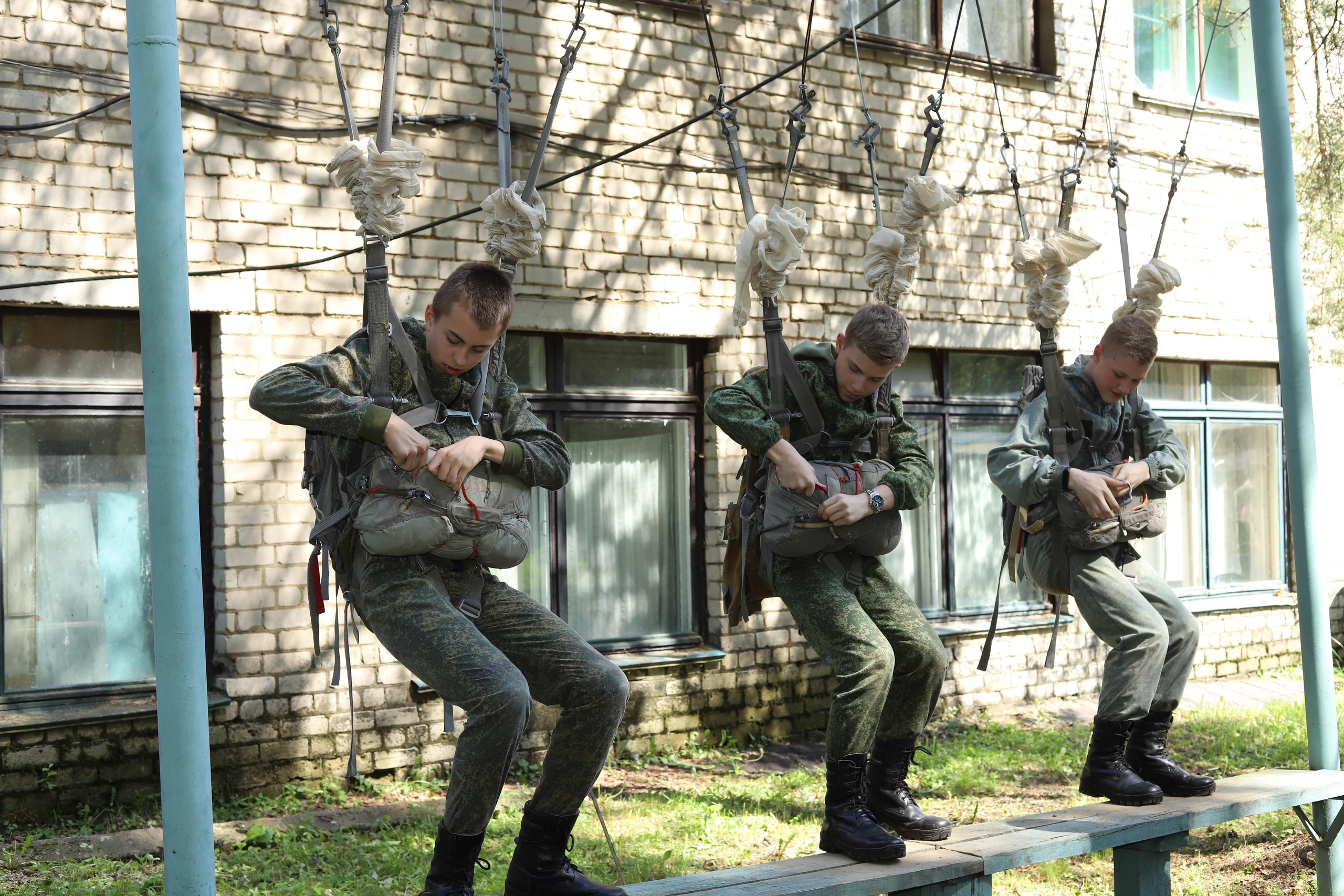 Парашютисты. Выпускные альбомы, индивидуальные фотосессии в Костроме