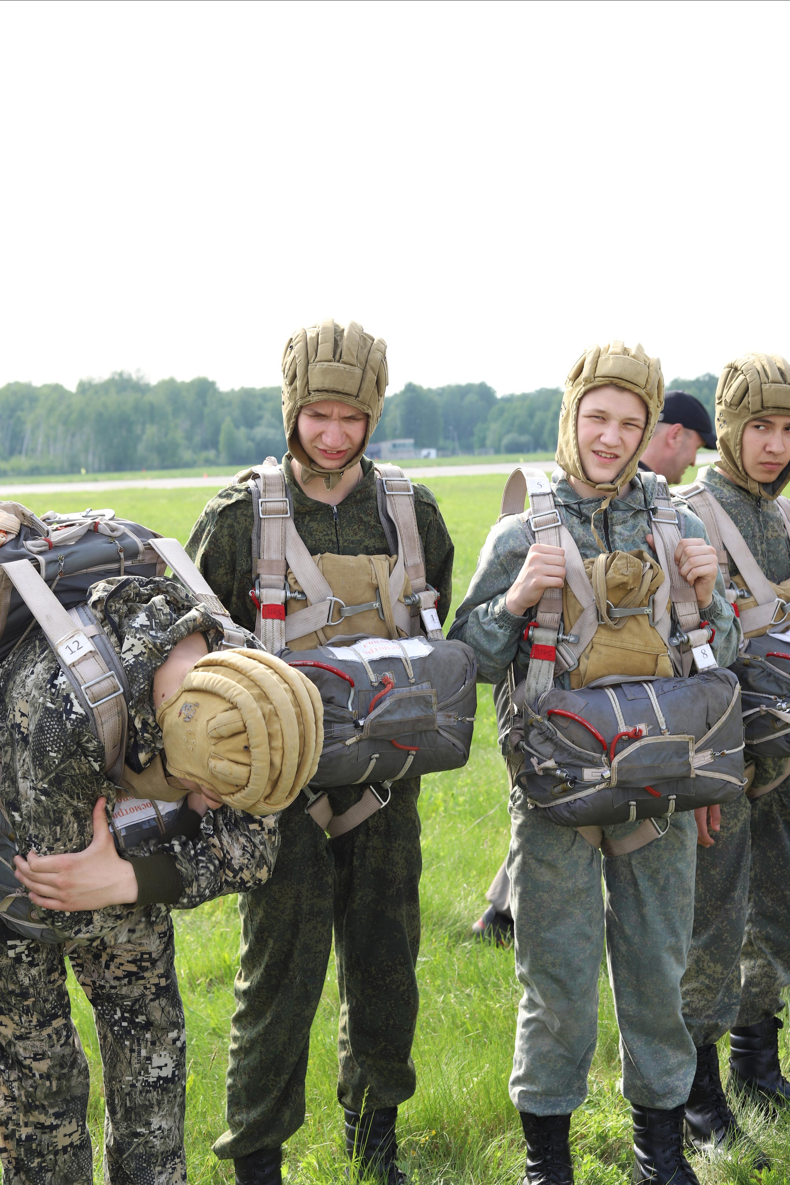Парашютисты. Выпускные альбомы, индивидуальные фотосессии в Костроме