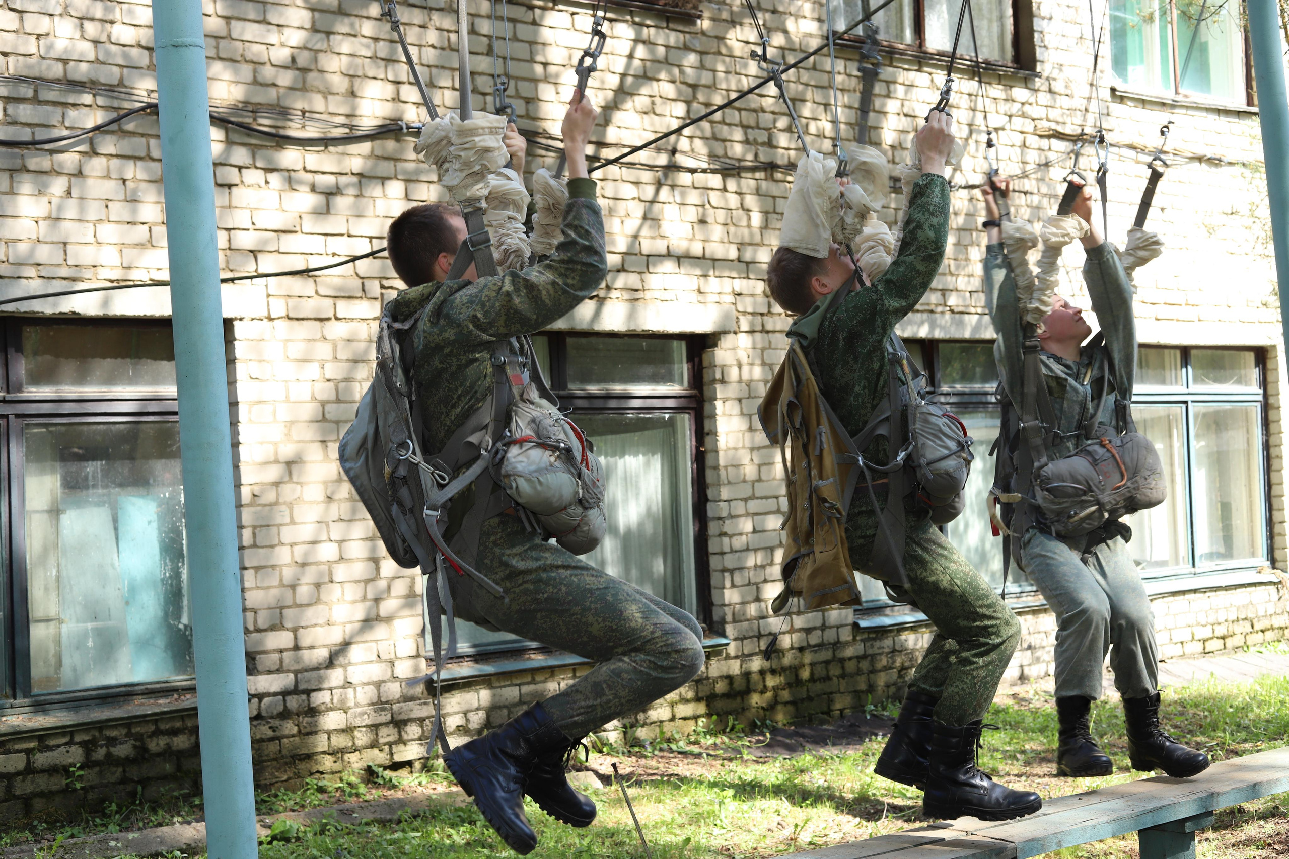 Парашютисты. Выпускные альбомы, индивидуальные фотосессии в Костроме
