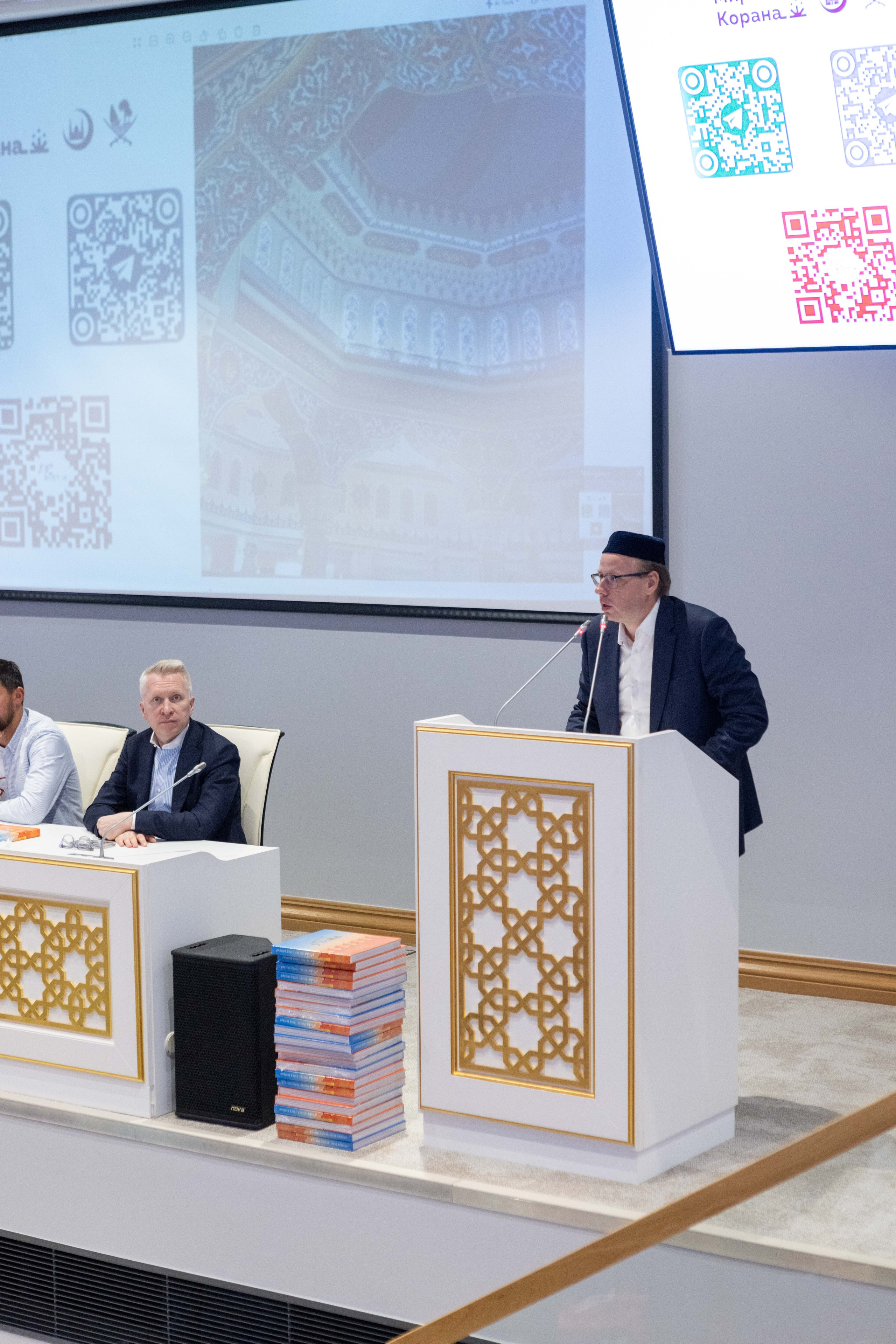 Репортаж с презентации книги — «Москва: город вязевый». Рекламный, предметный, репортажный, семейный фотограф и художник в Москве