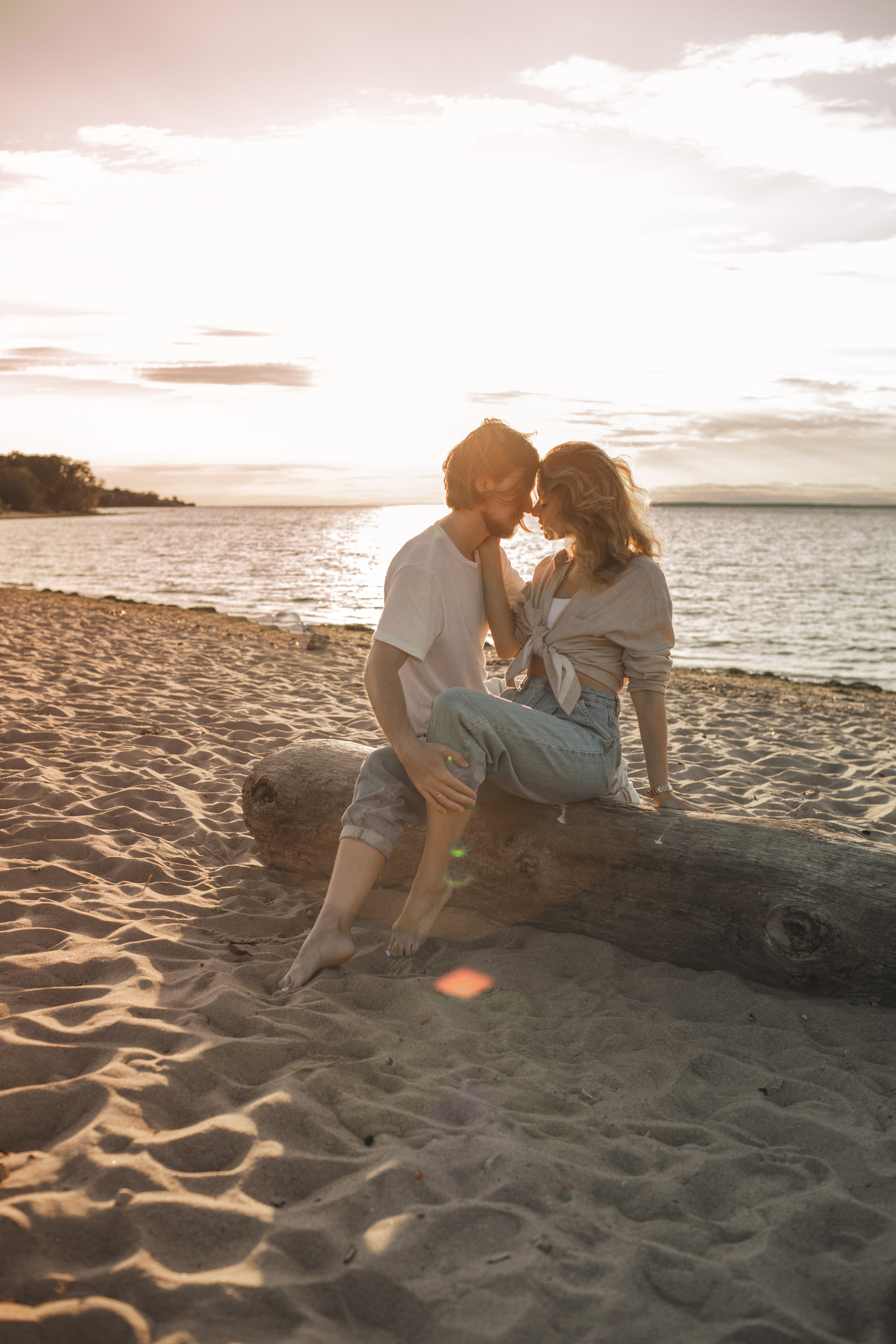 Фотосессия пары на закате. Свадебный фотограф Кирилл Белый