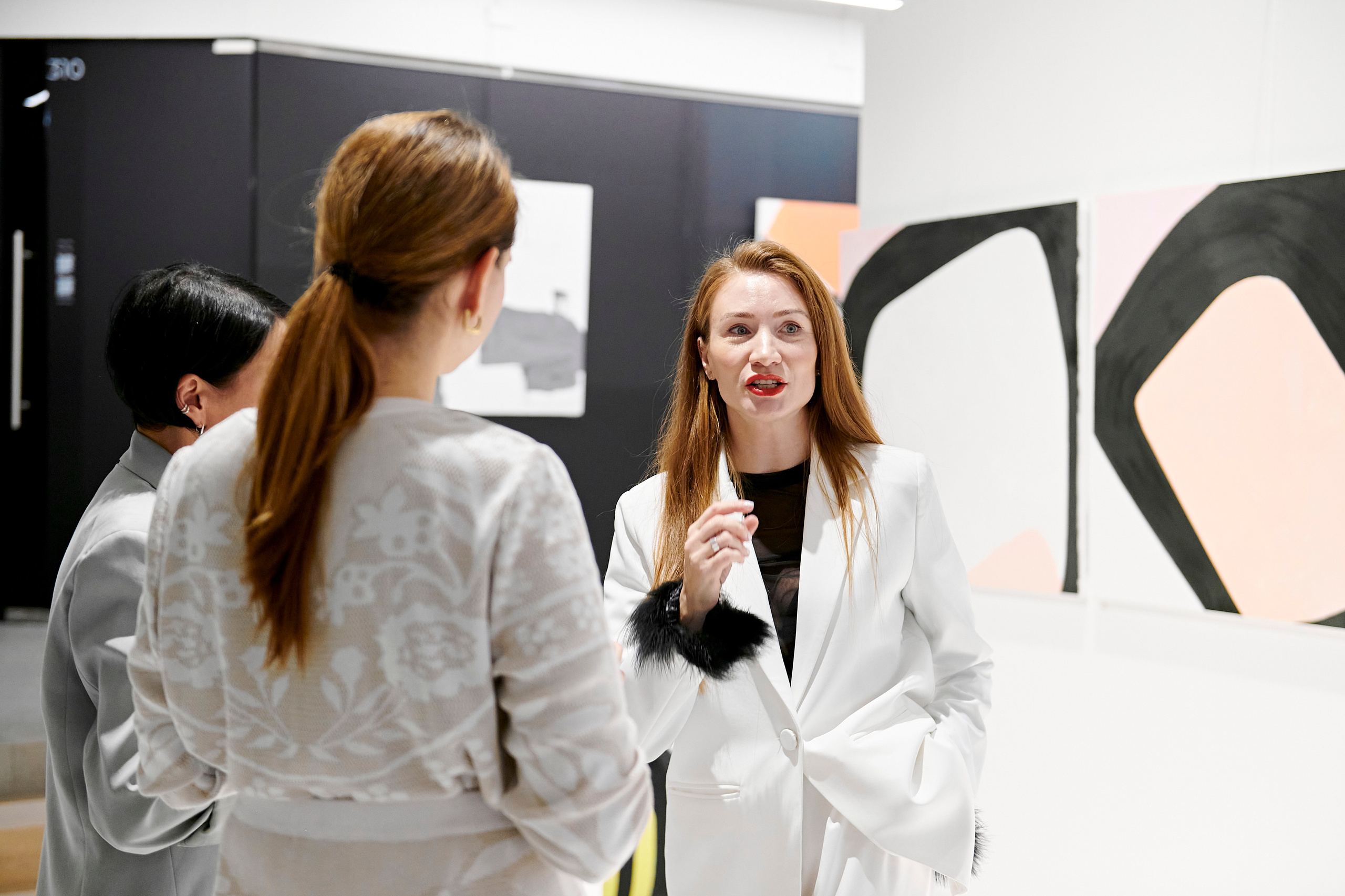 The Holst. Выставка Юлии Остапенко. Фотограф Постольник Дарья