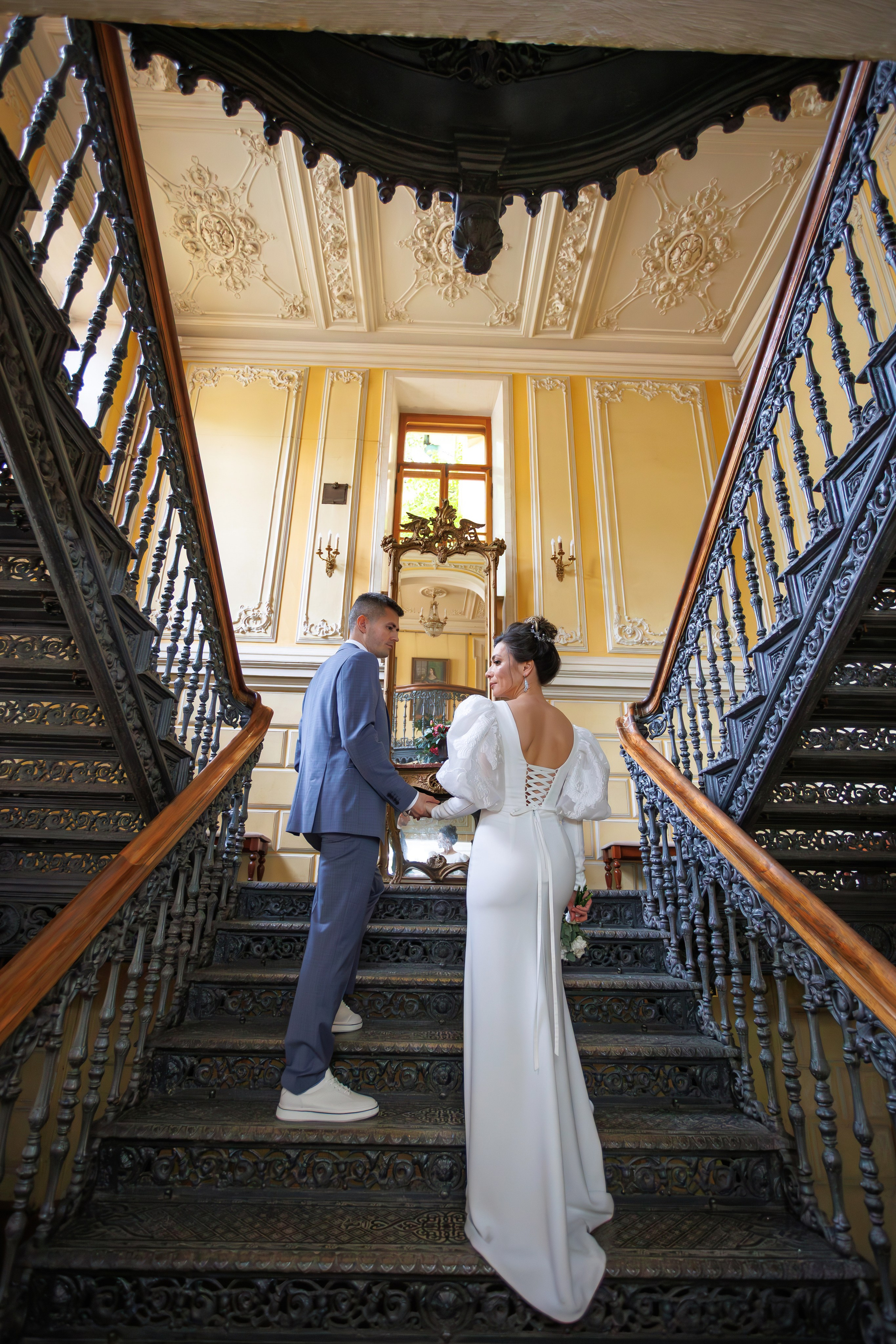 Свадебная фотосессия в библиотеке читальне им Пушкина. Свадебный фотограф Москва и МО Сергей Киржаев