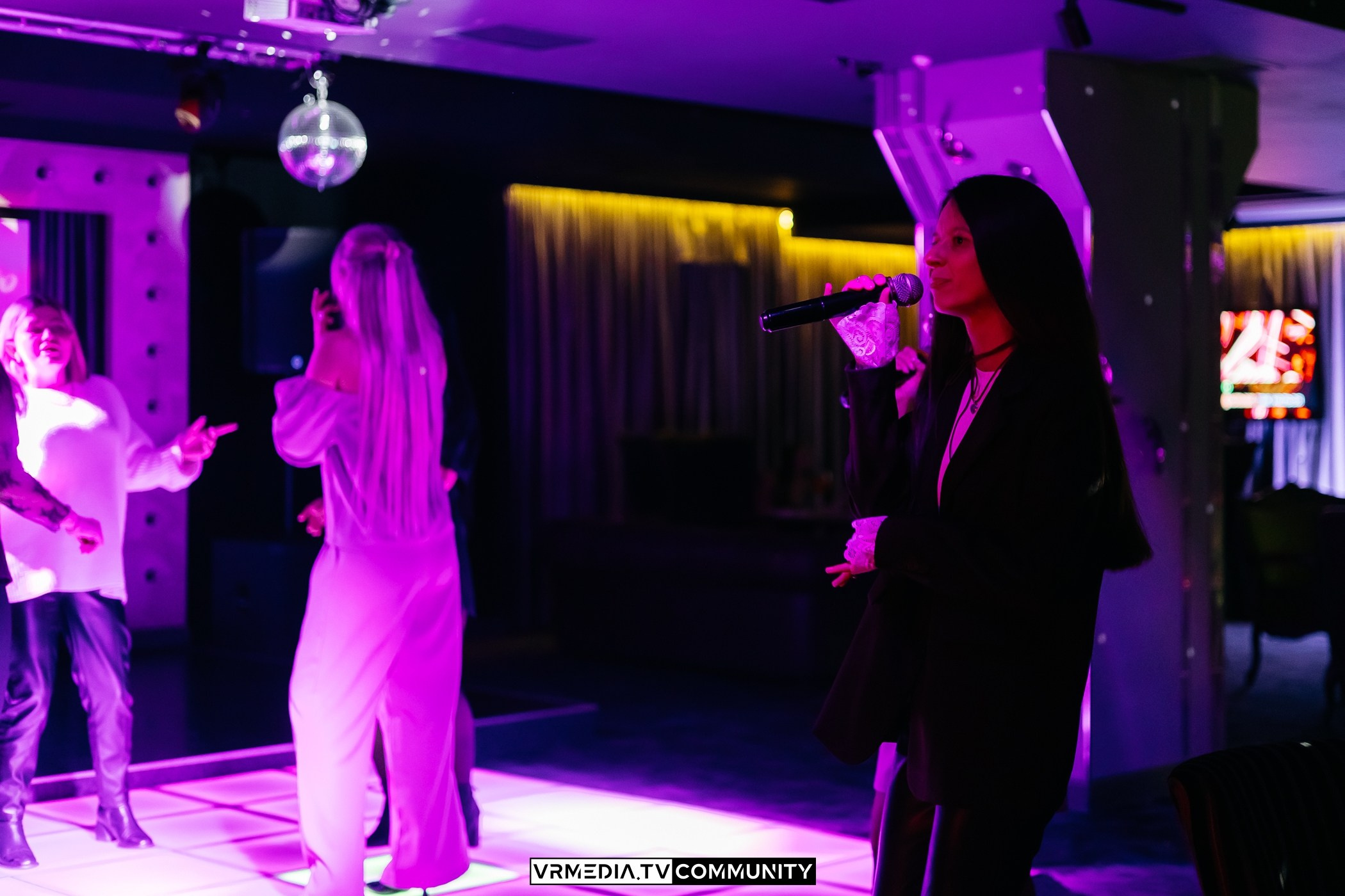 Вечер в караоке-баре «Volna»