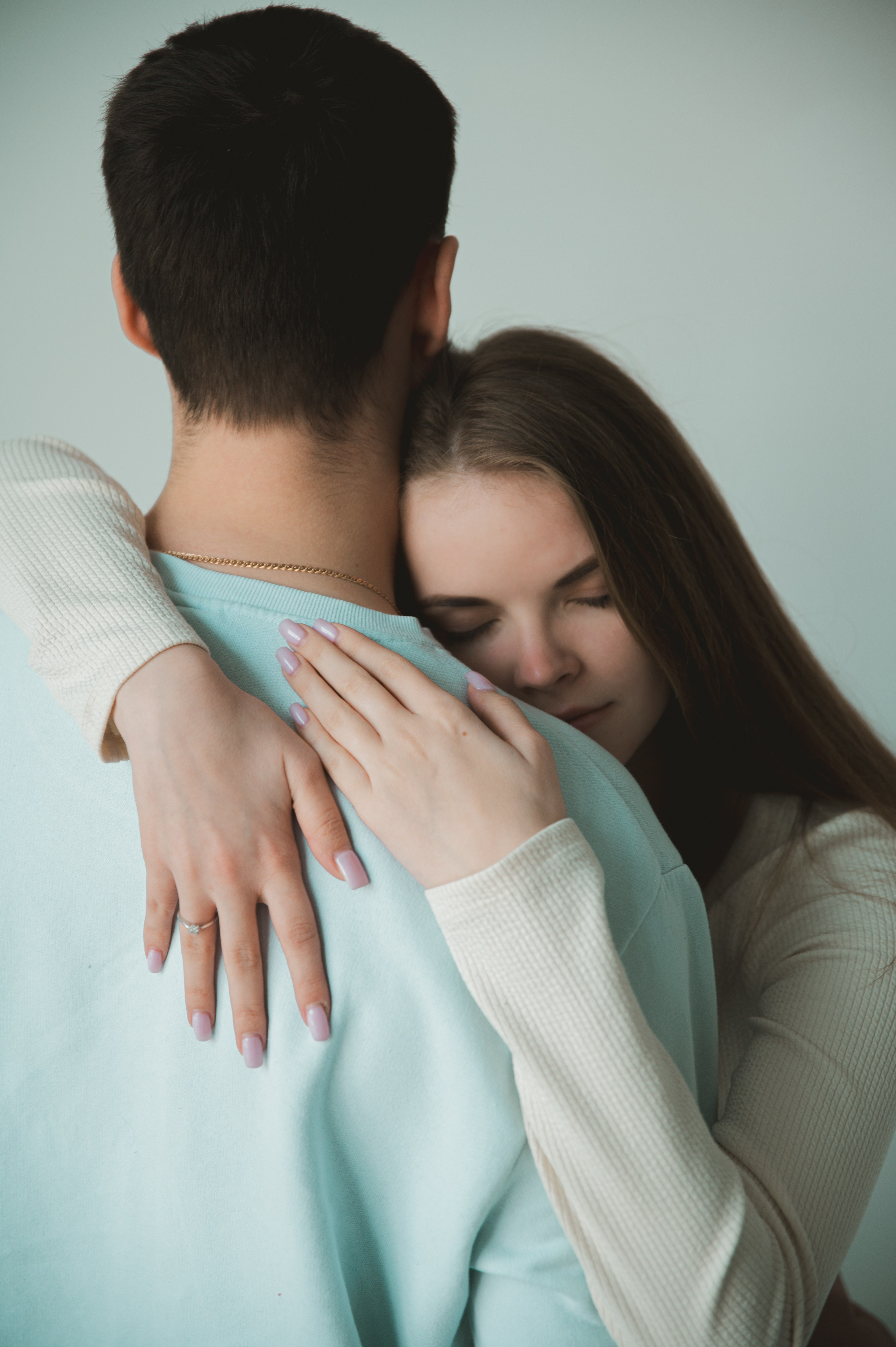 Предсвадебная лавстори в студии в Москве. Свадебный и портретный фотограф в Москве Жердев Даниил
