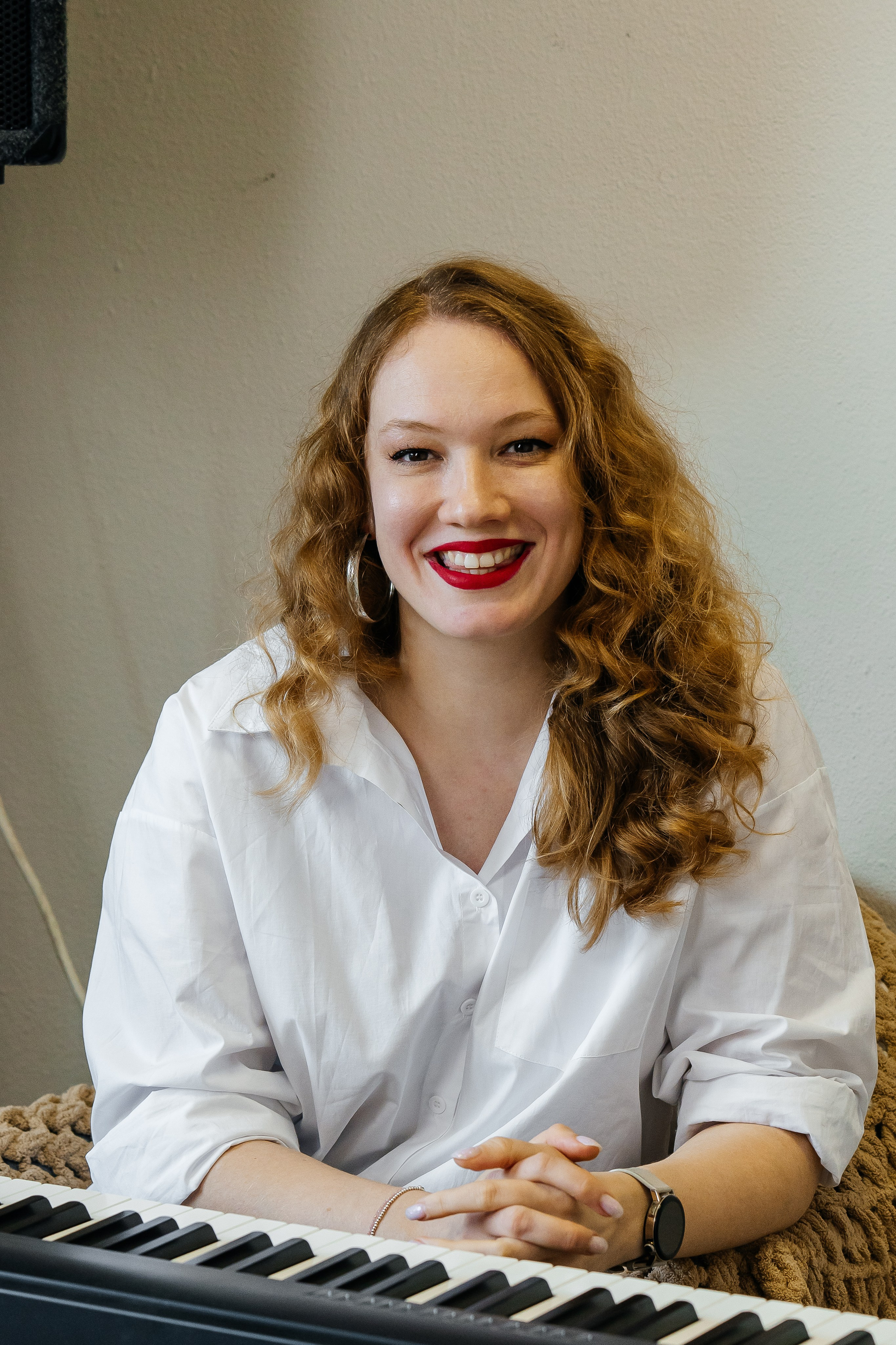 Конент фотографии для вокальной студии. Предметный фотограф в Горячем Ключе Вера Швец