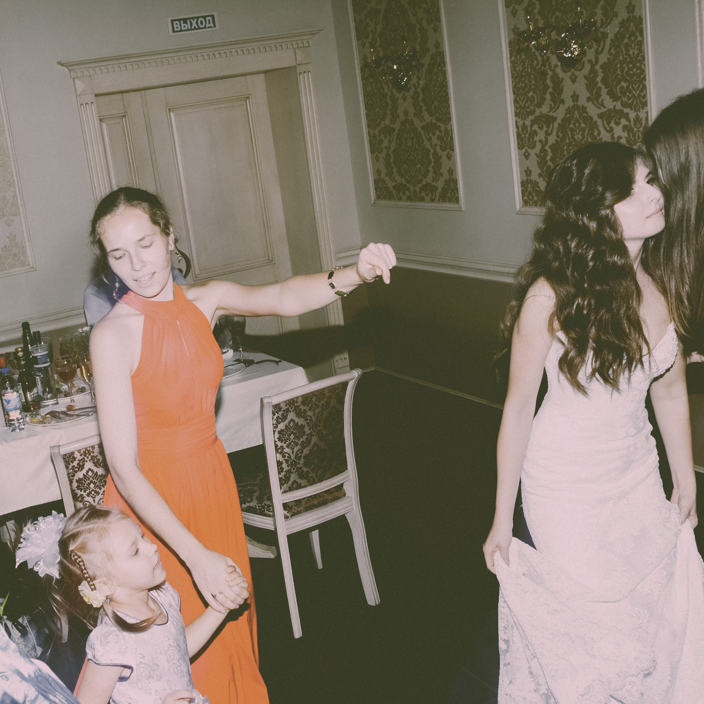 Солнце, яблоки и лодка. Фотограф Серафим Крюков