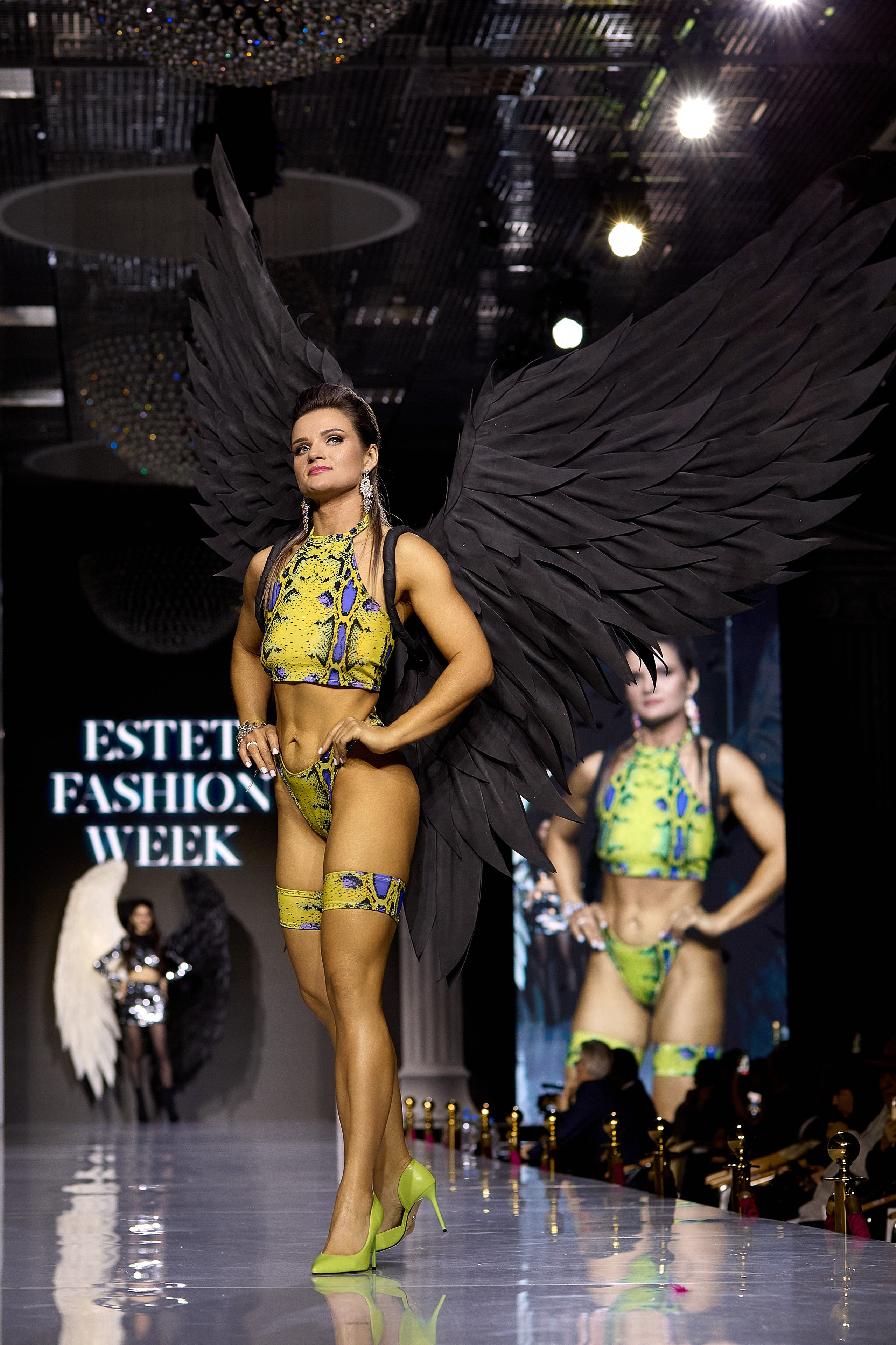 Показ в стиле Victoria's Secret | Ювелирная неделя моды «Эстет»