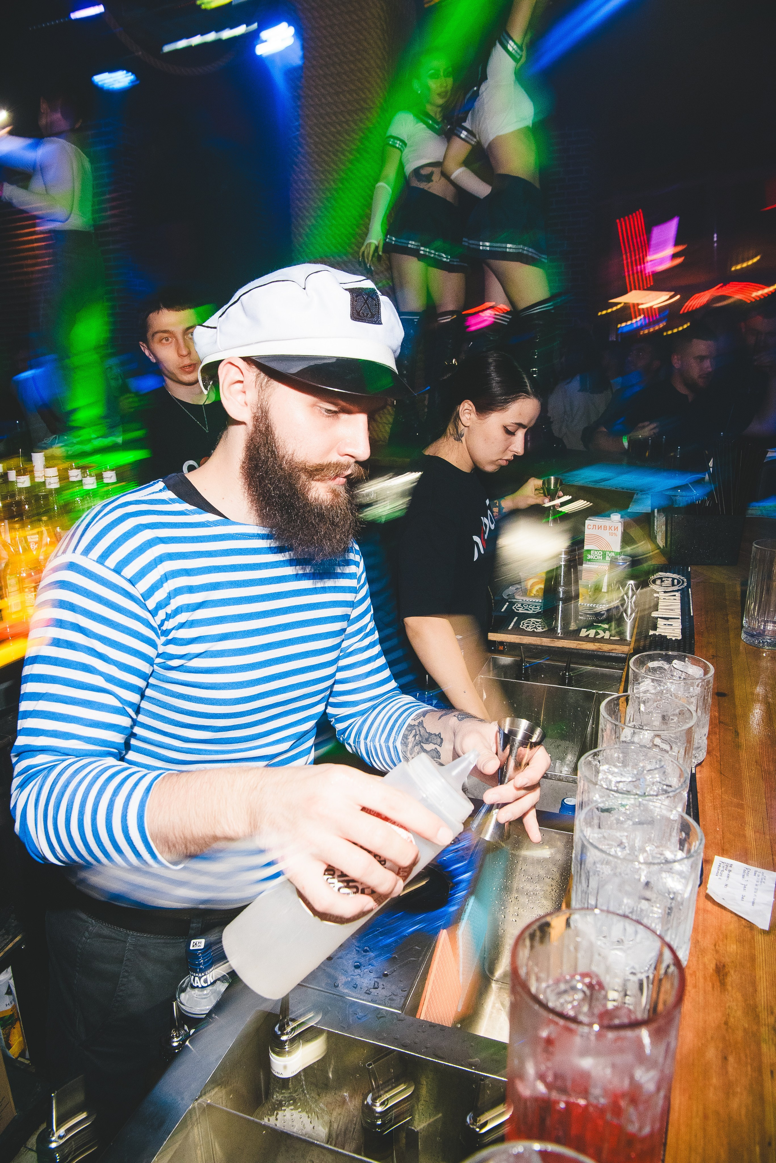 Фотоотчёты о вечеринках для НеБар Волгоград. Или стиль «пьяный фотограф». Фотограф в Волгограде и Волжском Александр Горбань