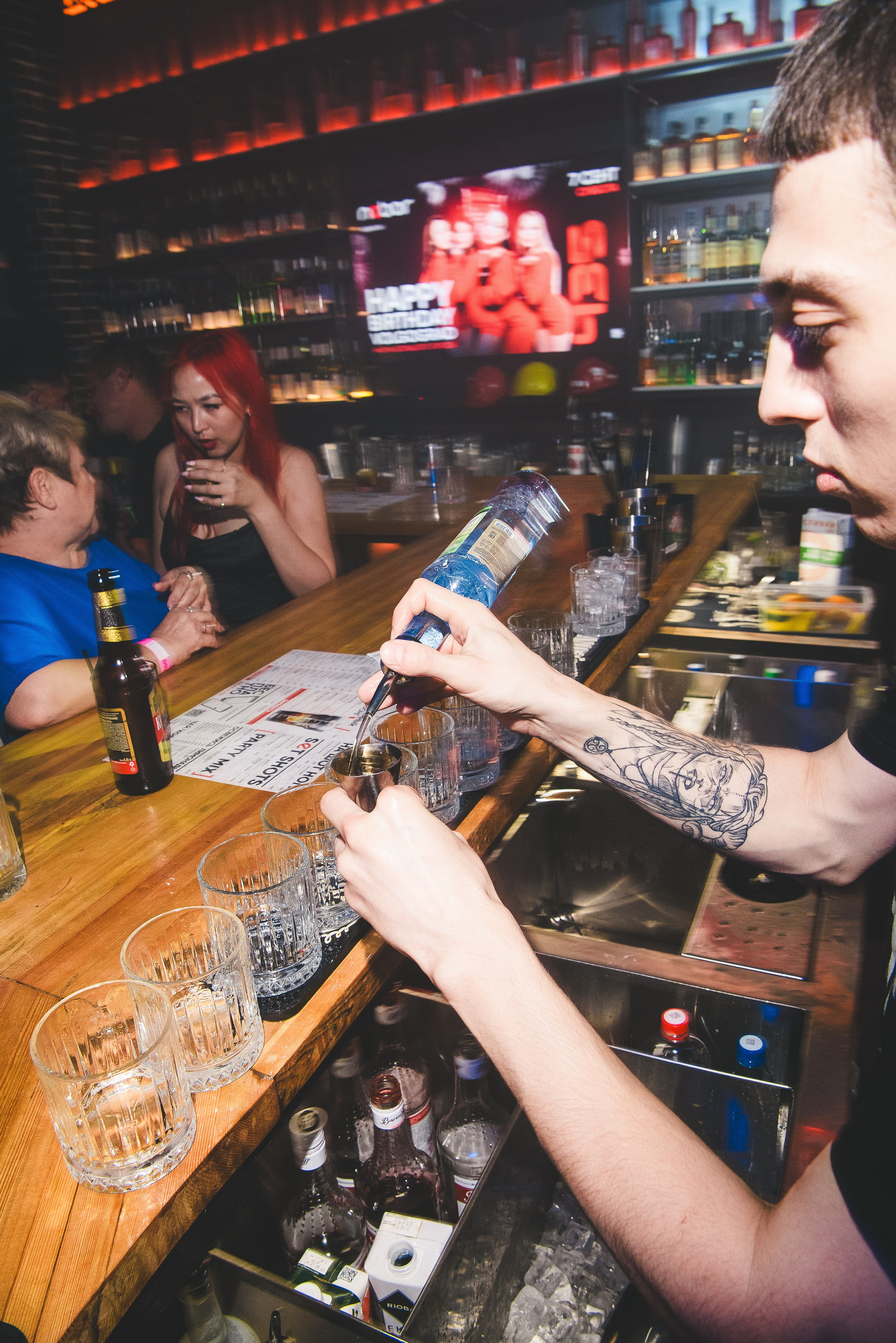 Фотоотчёты о вечеринках для НеБар Волгоград. Или стиль «пьяный фотограф». Фотограф в Волгограде и Волжском Александр Горбань