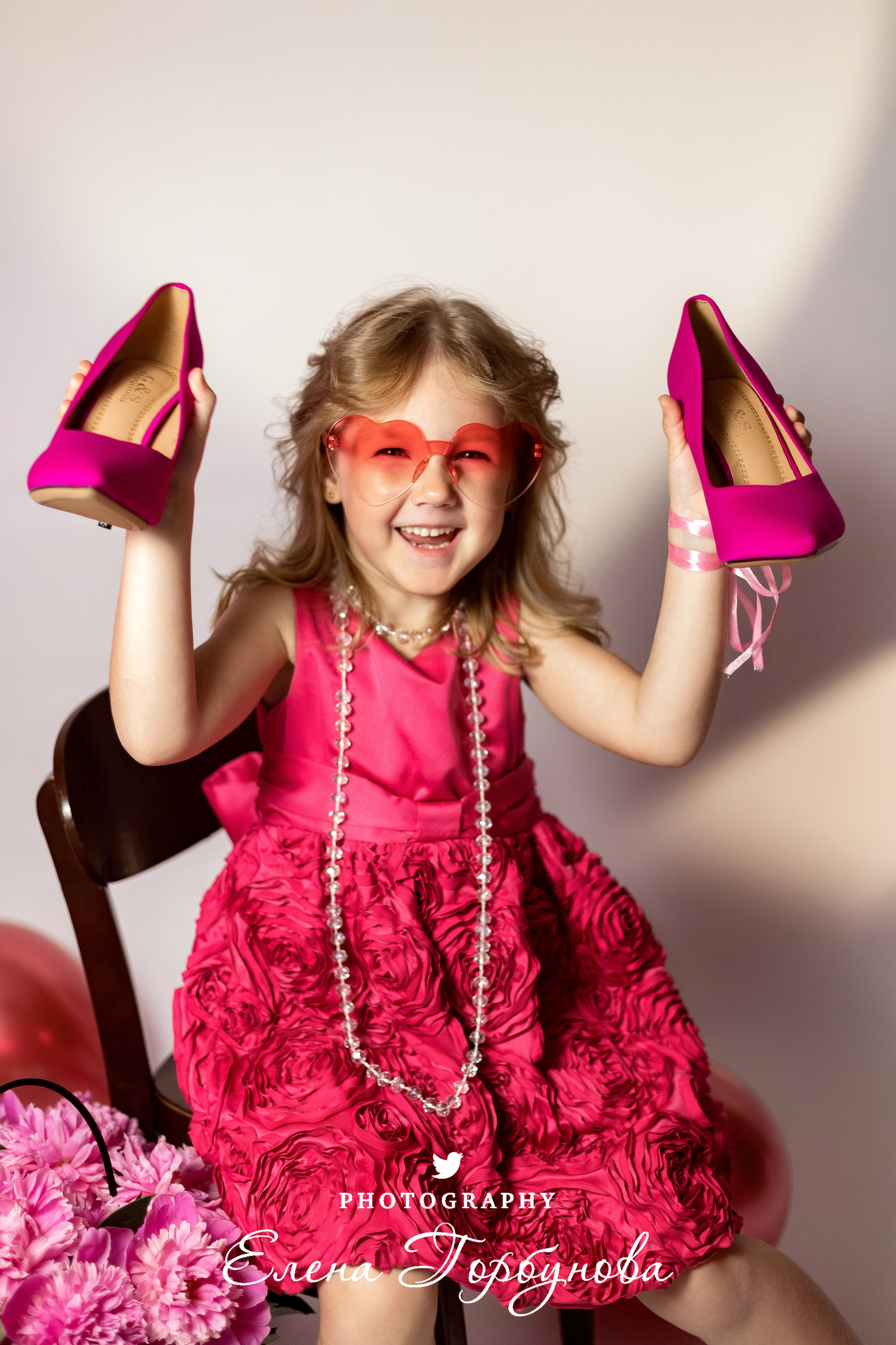 «Модница в розовом» В моей студии. Вероника и Александра. 2024. Фотограф Пермь. Свадьбы. Семья и дети, школа, д. сад. Фотокниги