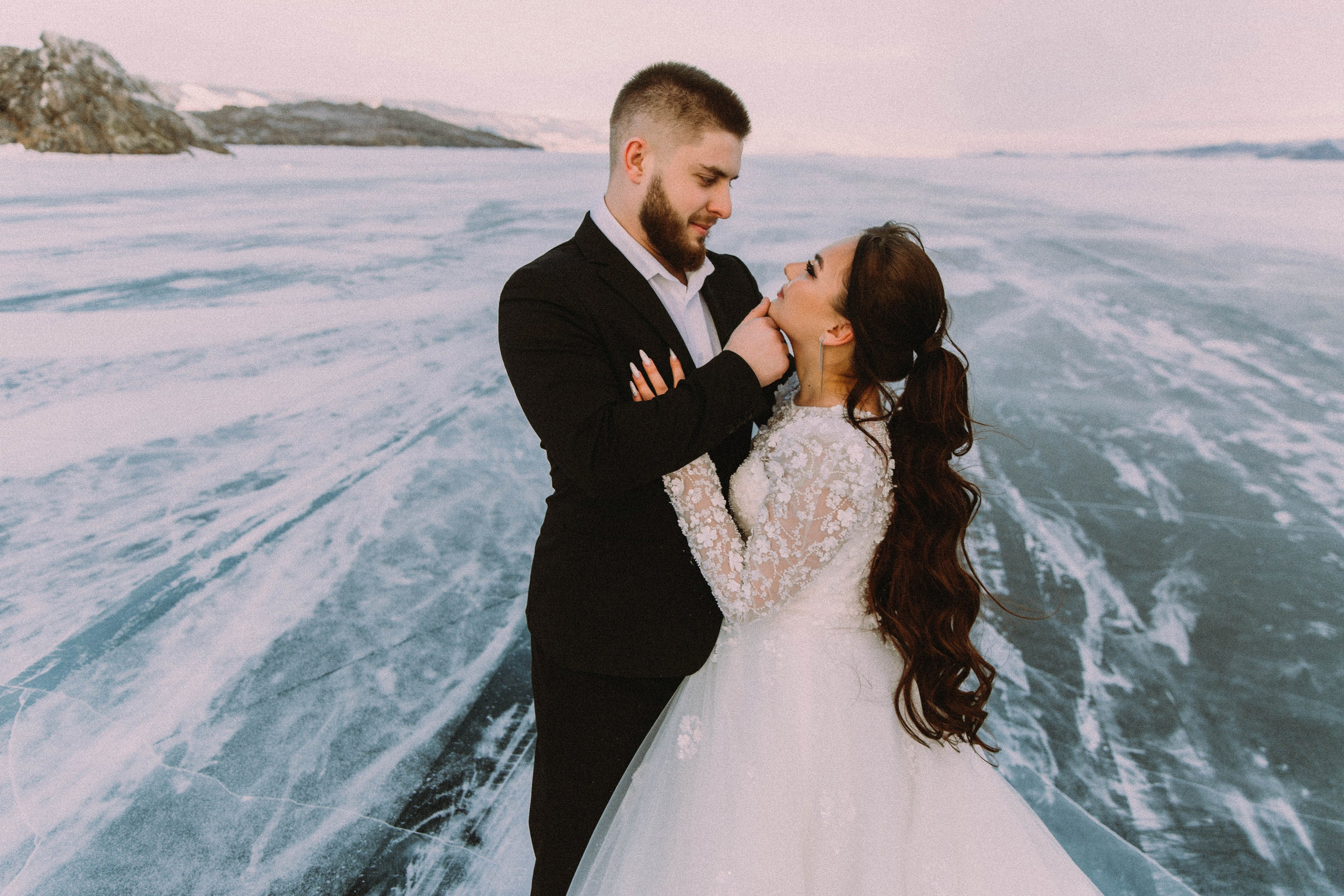 Свадебная зимняя съемка на Байкале. Главная