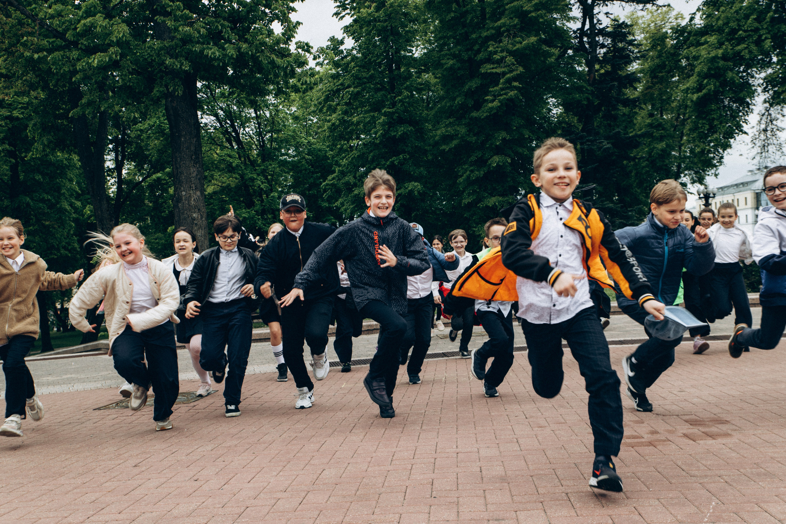 Школьные фотографии могут быть такими. Репортажный и детский фотограф в Минске