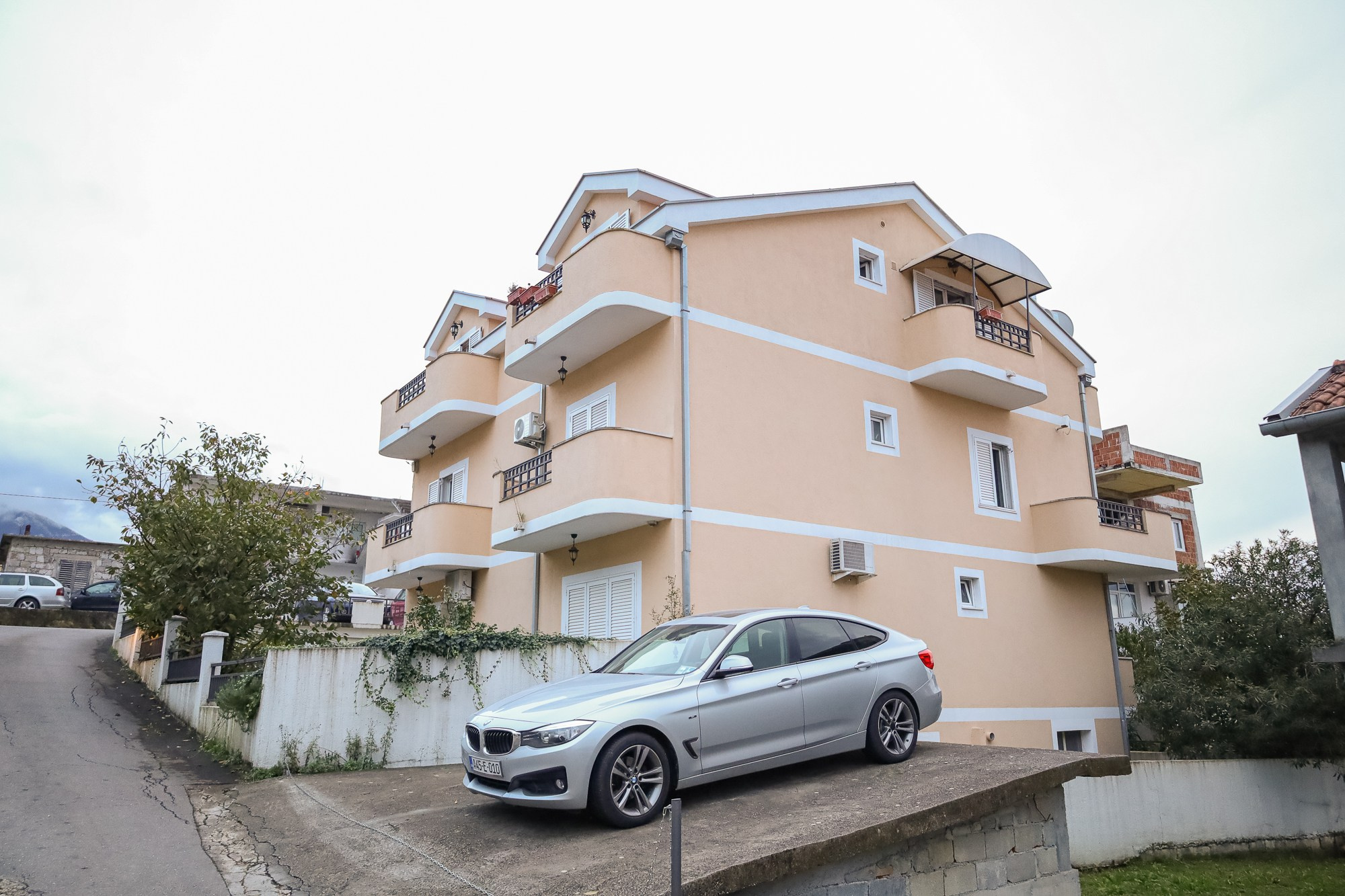 Private aparts for sale. Fotograf u Crnoj Gori-porodično fotografisanje sa djecom, lovestory, nekretnine