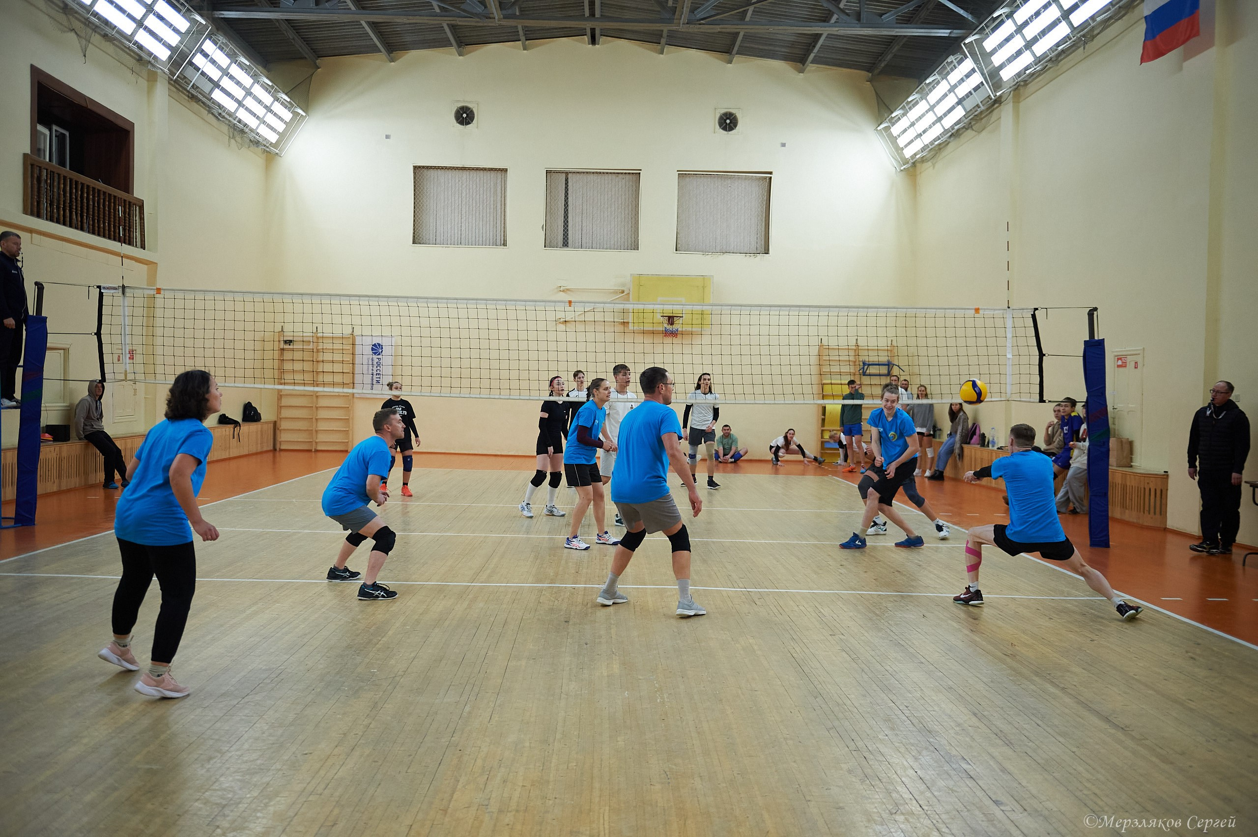 Новогодний турнир по волейболу. Ижевск. 15.12.2023. Спортивный репортажный фотограф в Ижевске Сергей Мерзляков