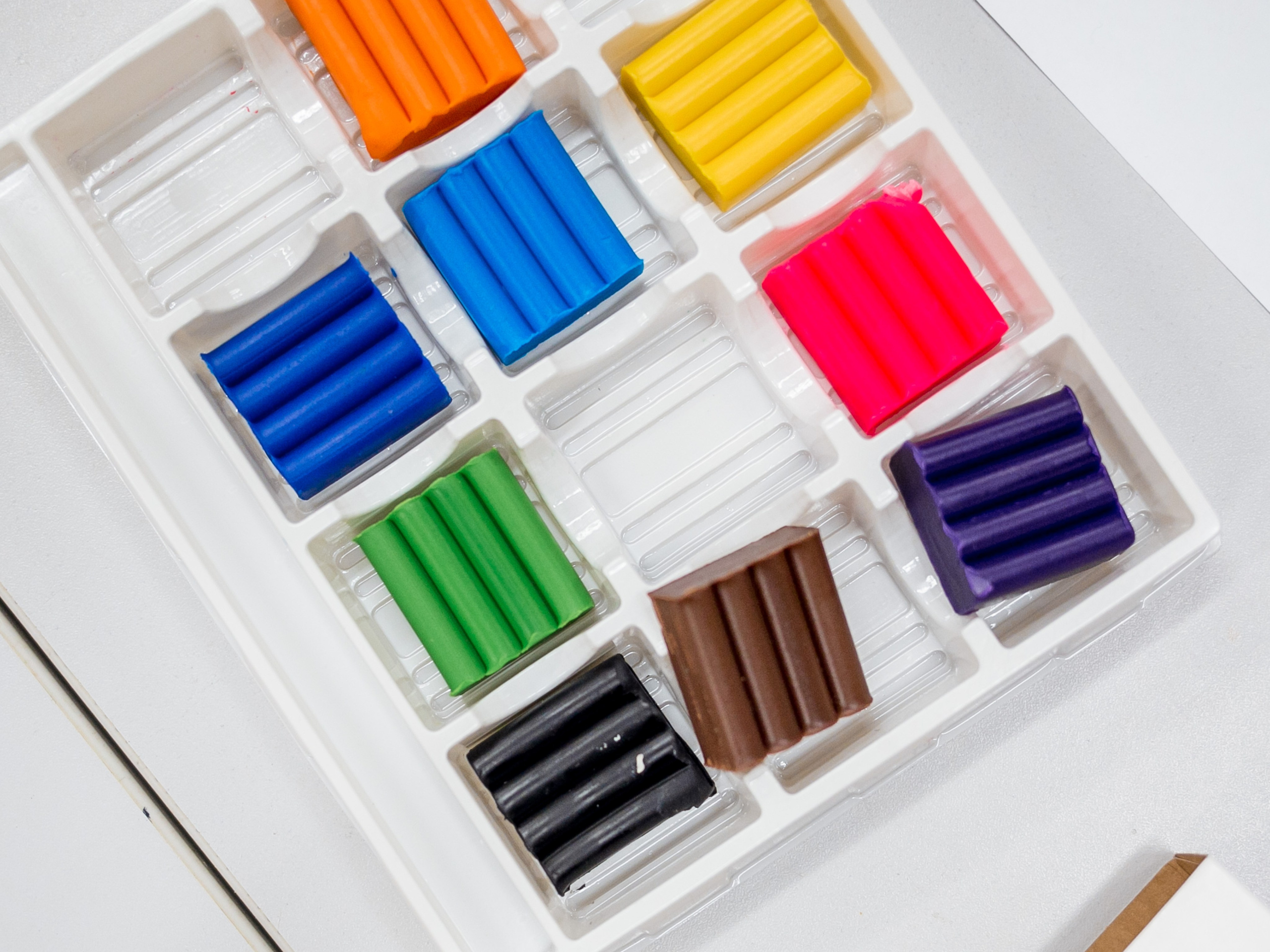 Школьники делают поделки к Новому году. Репортажный фотограф Борис Геер