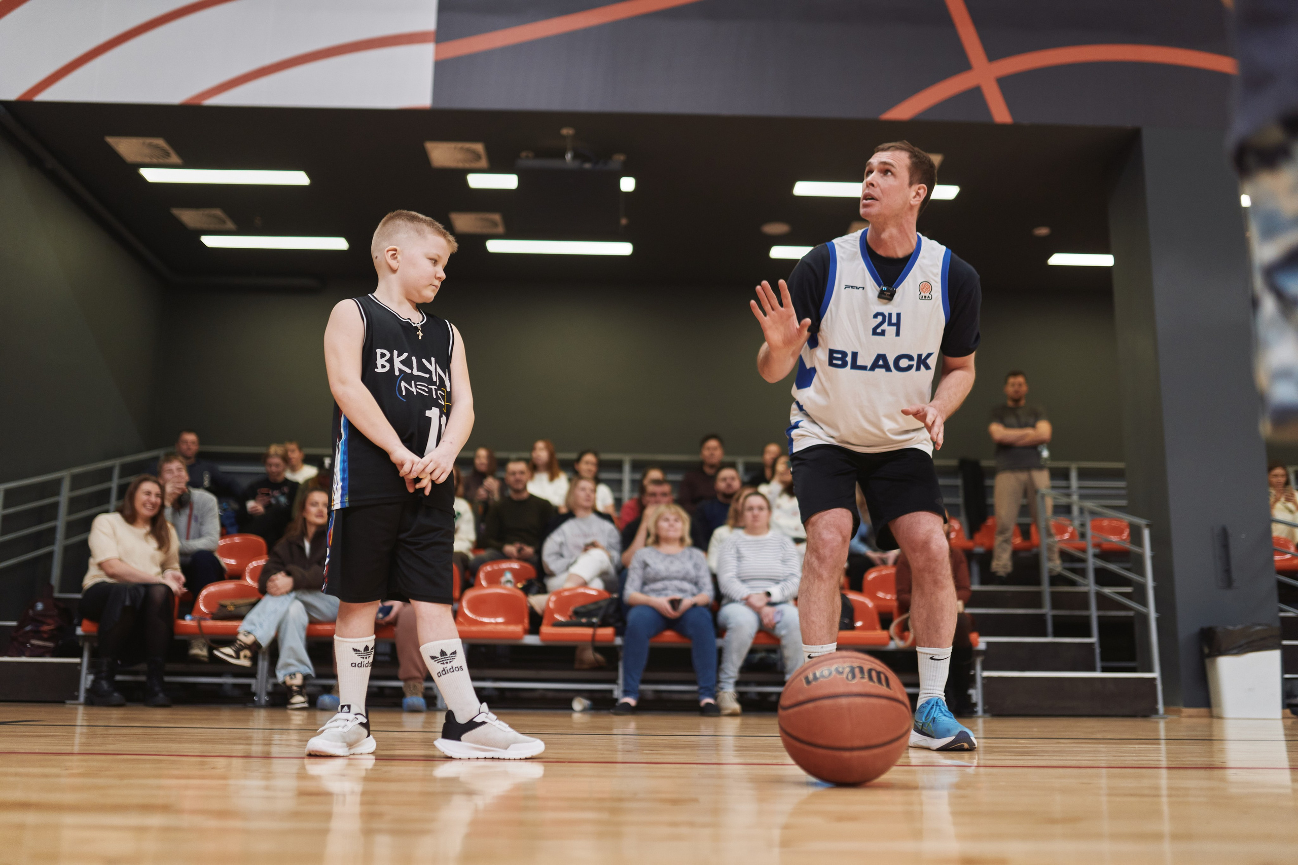 Новогодний баскетбол 2025. Детская лига. Евгений Бреча. Коммерческий и бэкстейдж фотограф в Москве