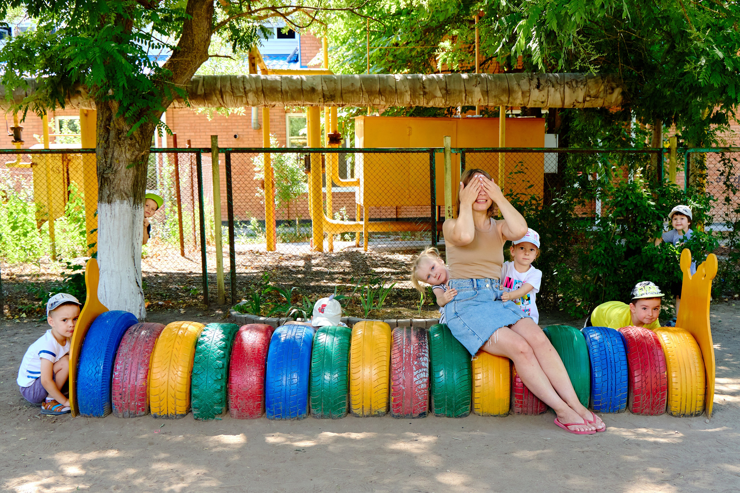 Пример летней съёмки в детском саду № 92 младшая группа Ромашки. Фотограф Выпускные альбомы Таганрог Сергей Коробченко