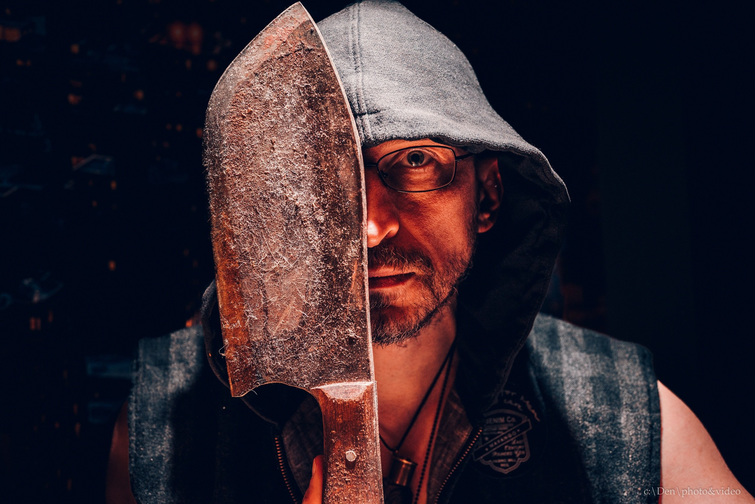 Достать ножи. Инди фотограф и видеограф в Курске Денис Смирнов