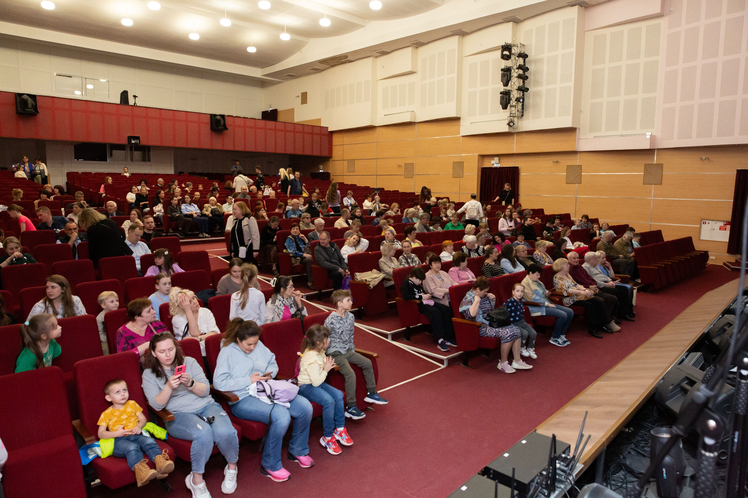 Дк Воровского отчетный концерт. Семейный и детский фотограф Анна Петракова