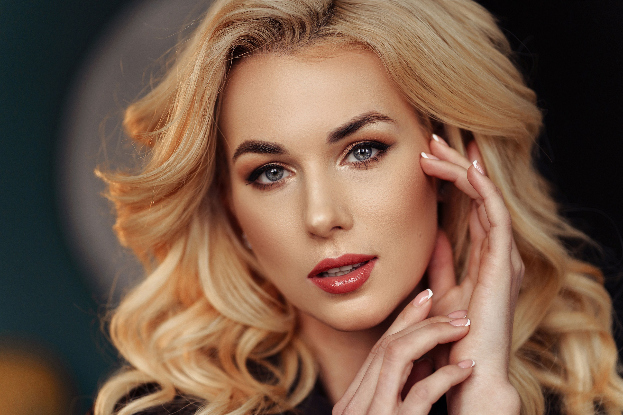 Фотосессия для Алины Засобиной в стильных образах в студии. Свадебный и портретный фотограф Клипа Максим