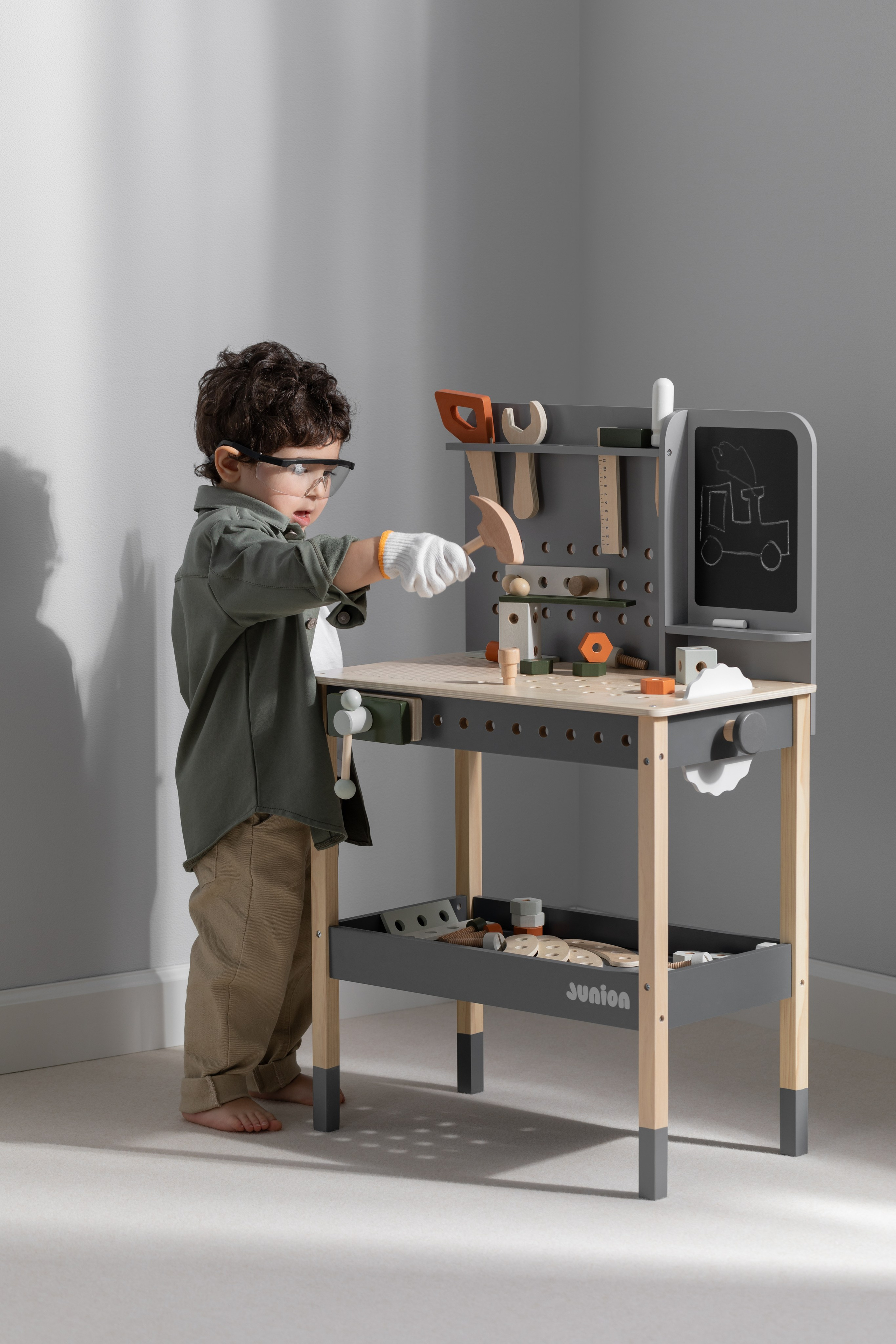 Детский верстак Junion. Олег Дмитриев