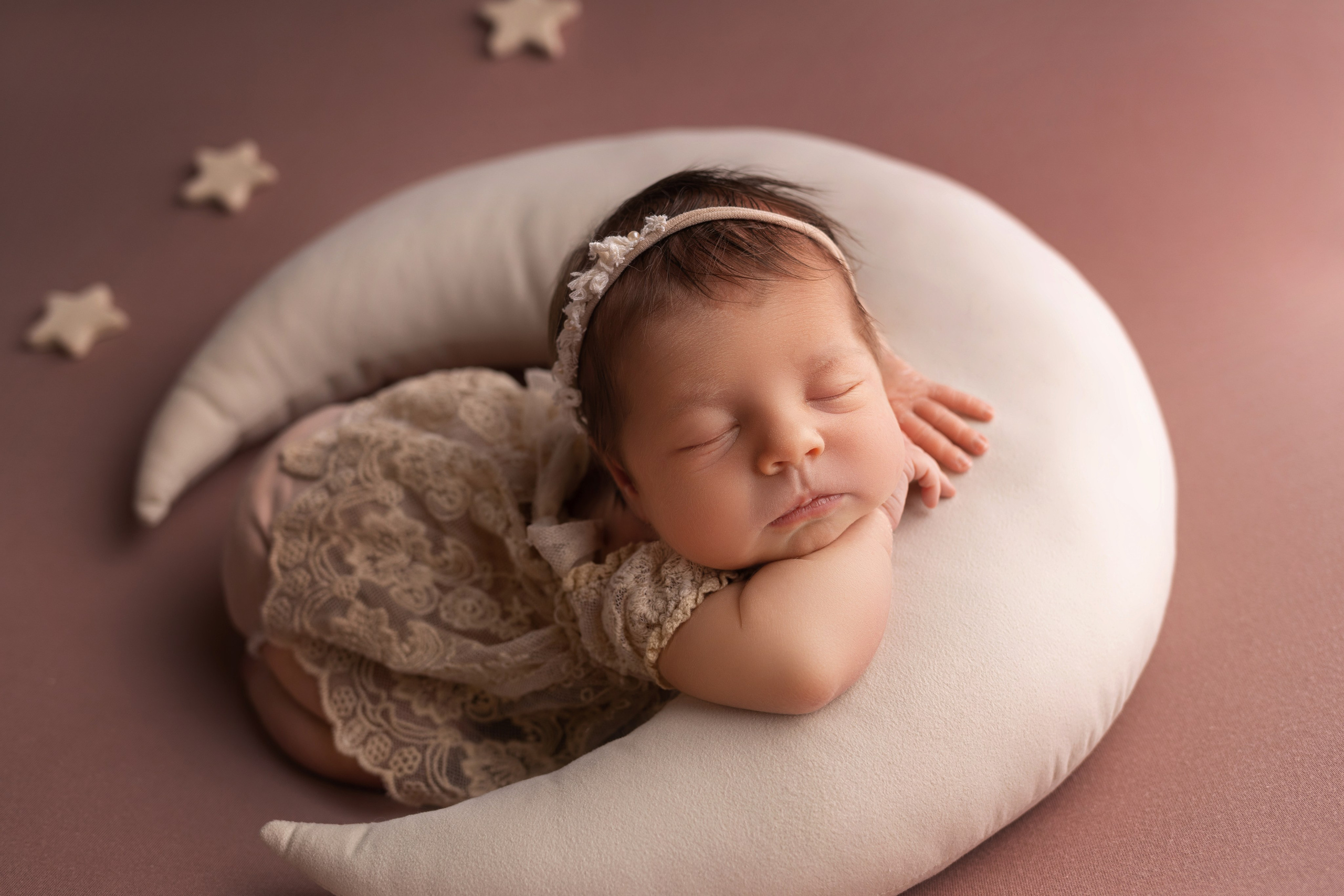 Классическая фотосессия малыша. Фотограф новорожденных малышей в Омске и Омской области Эльвира Камаева