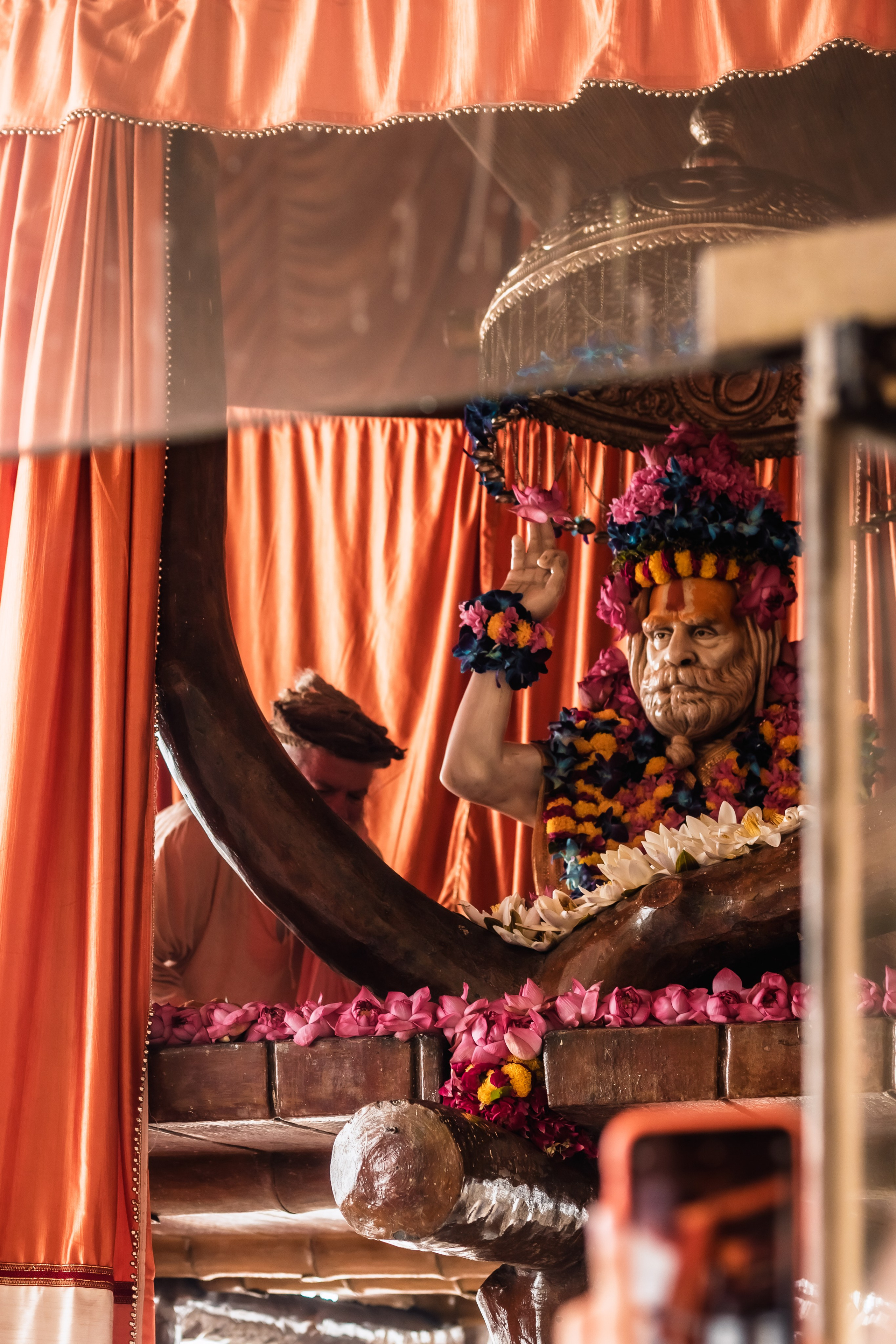 Abhisheka Devraha Baba on Sri Devdas ji maharaj bd. Mariam Bagdasaryan