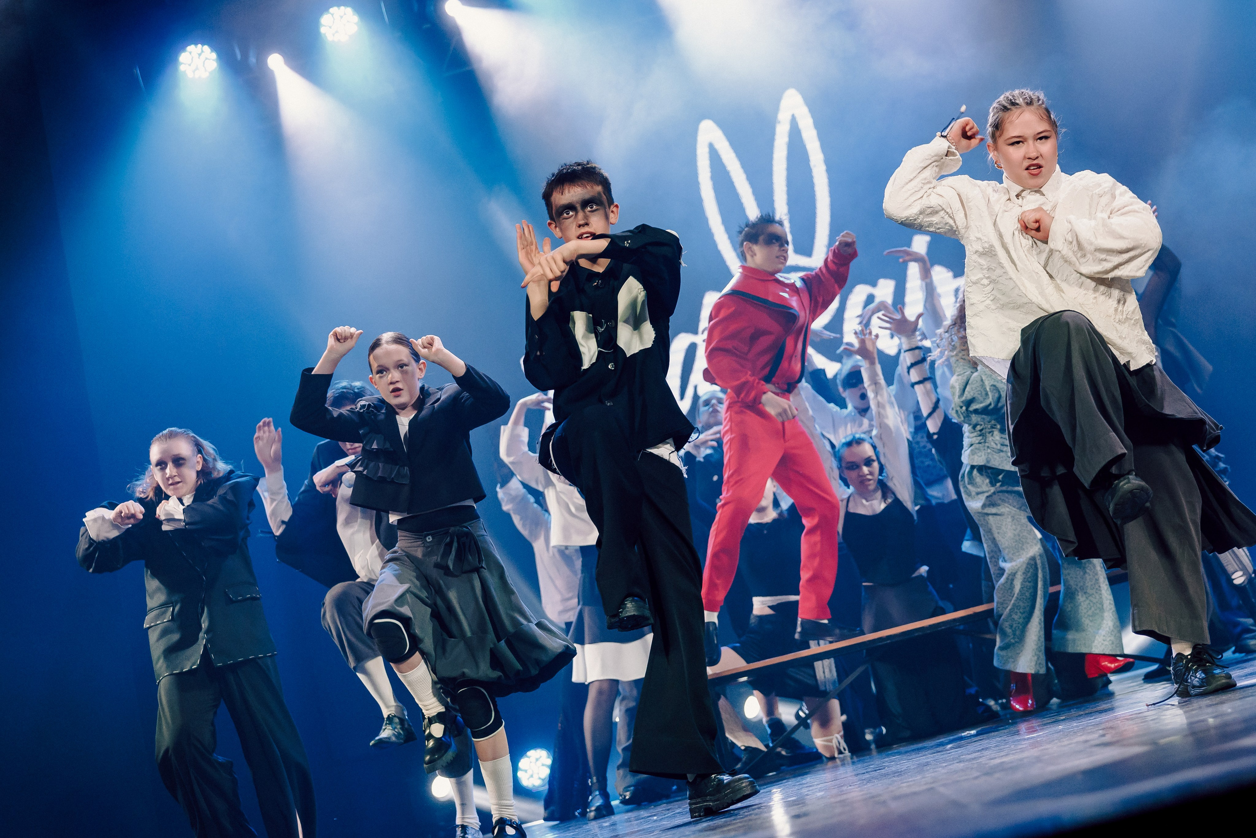 Отчётный концерт танцевальной школы «Red Rabbits» 2025. Лёшка Варзегов — фотограф