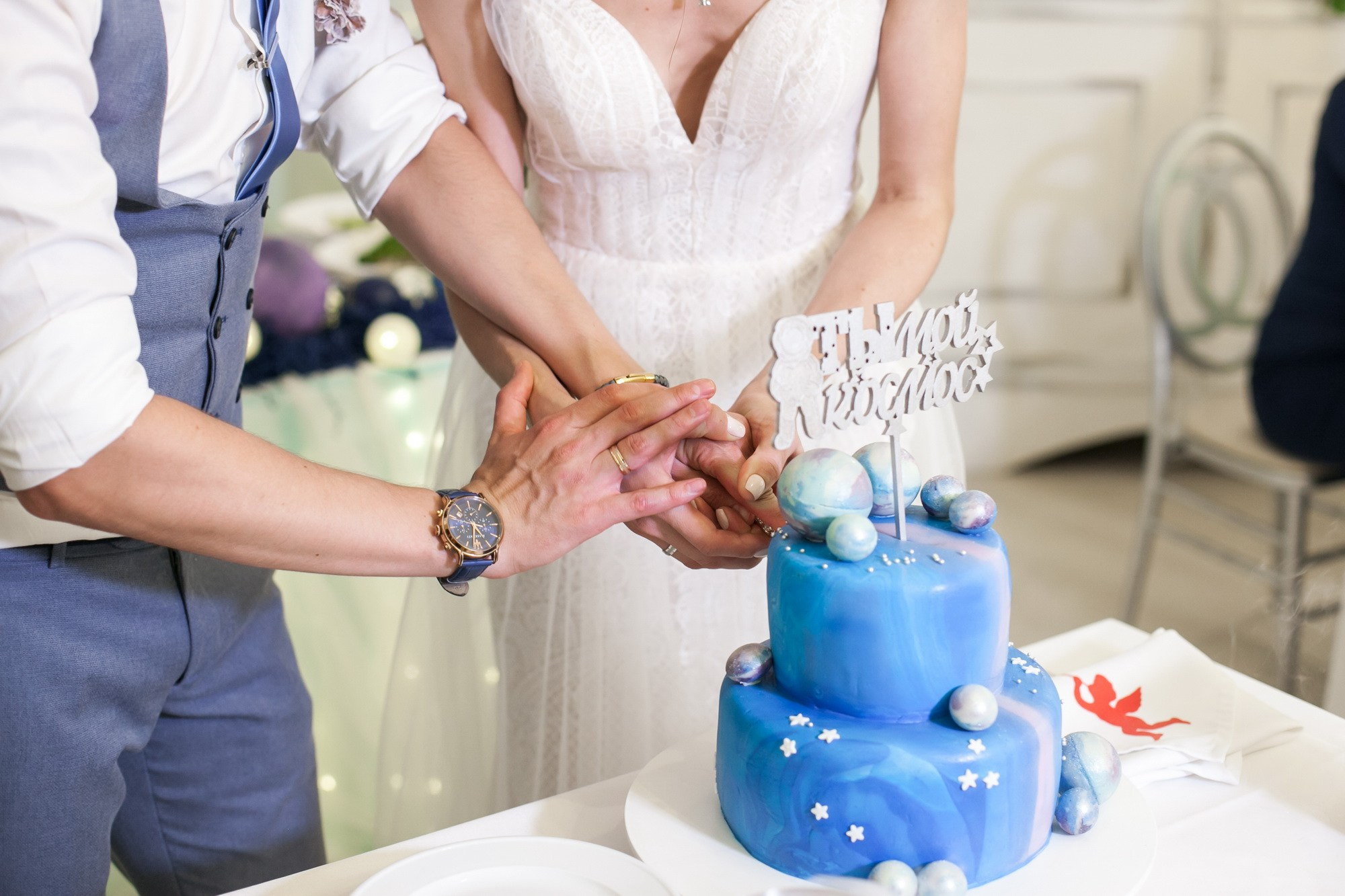 Ты мой космос, свадьба в СПБ. Фотограф крещение венчание в Петербурге! Помогает подобрать храм и посоветовал душевного батюшку в СПб