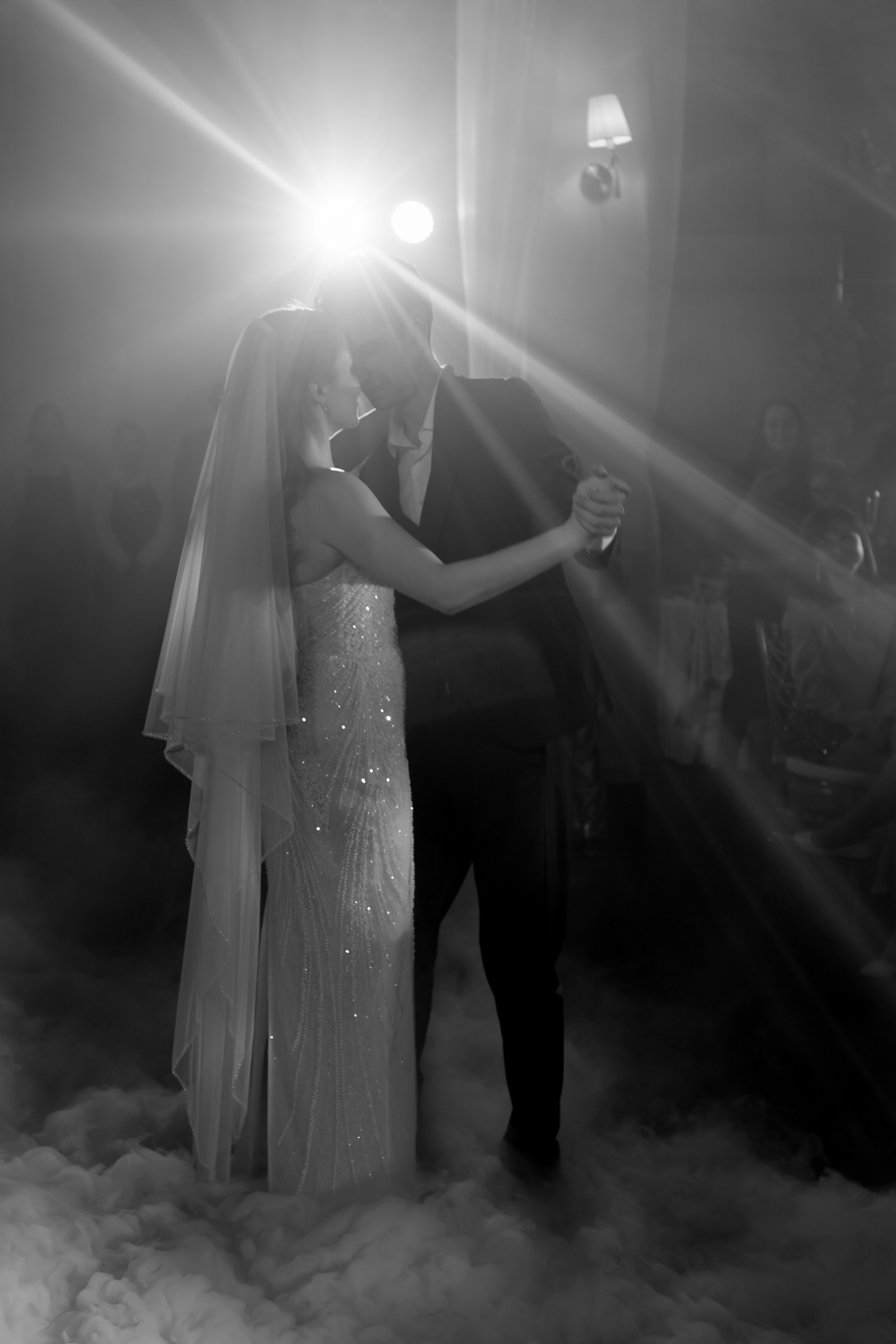 ПЕРВЫЙ ТАНЕЦ МОЛОДЫХ НА БАНКЕТЕ. ТРОГАТЕЛЬНЫЙ МОМЕНТ (СНЯТО В СИБИРЕ В НИЖНЕВАРТОВСКЕ). Профессиональный фотограф, Санкт-Петербург — Виктория Богомолова