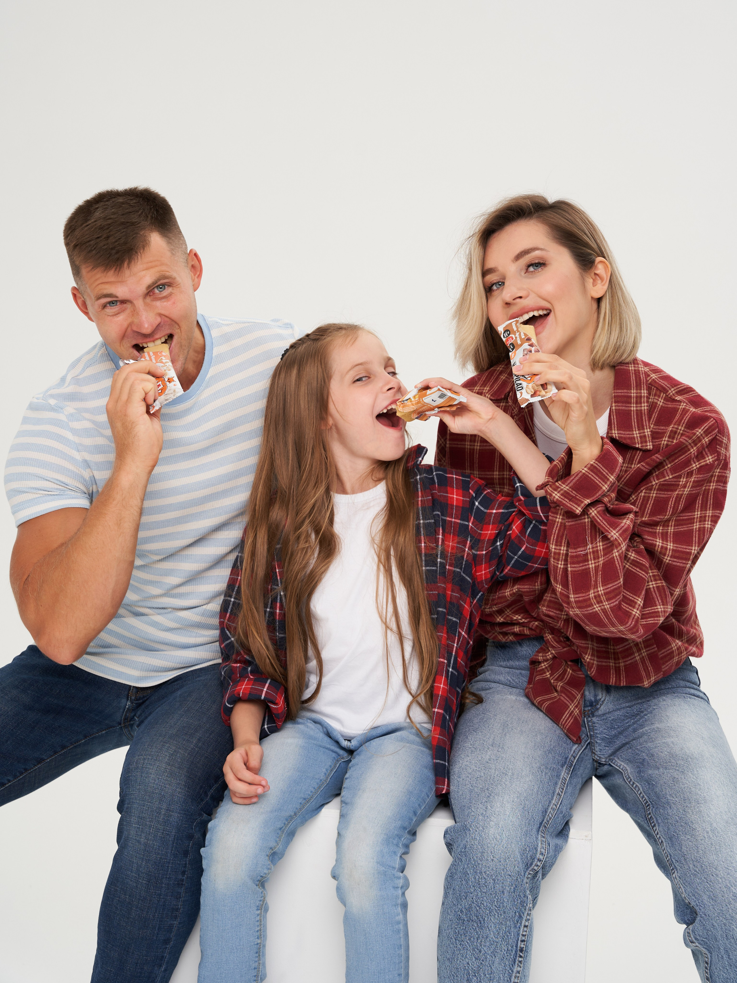 Модельная предметная съемка для представления товаров на маркетплейсе.