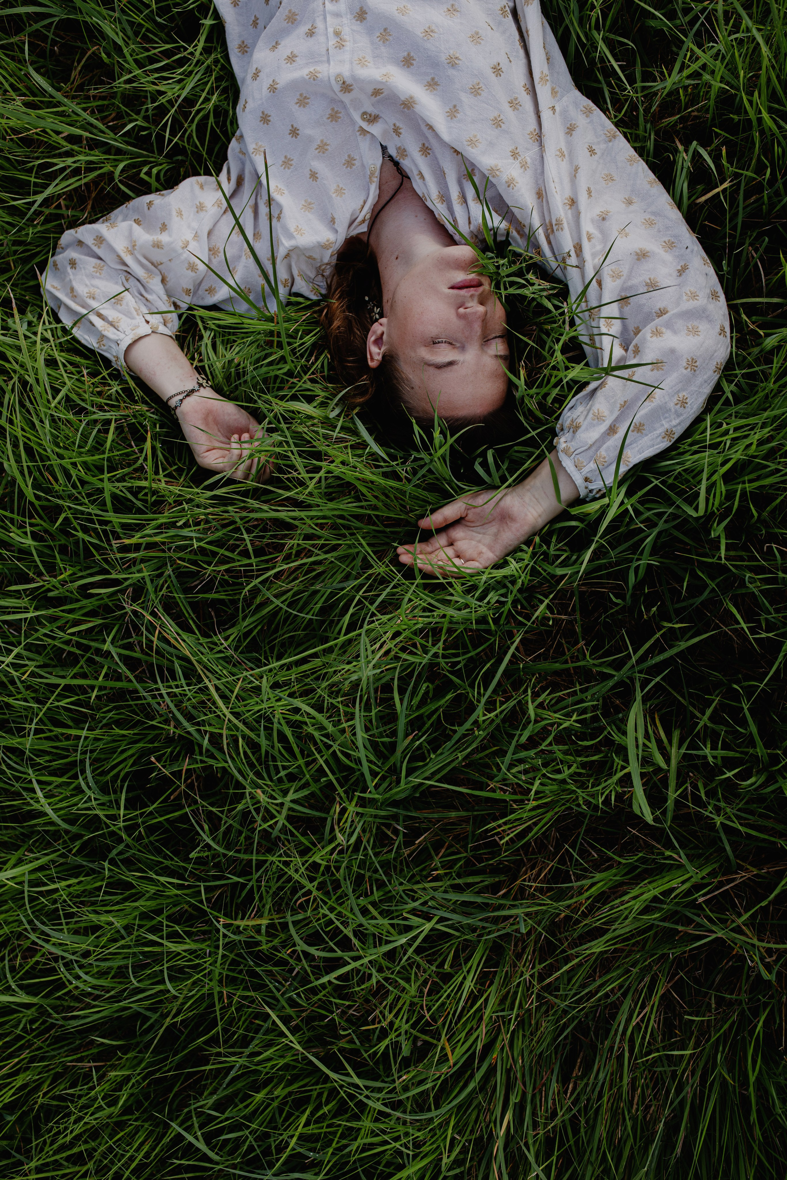 Дерево после грозы. Портретный фотограф Александра Птица. Снимаю истории о вас