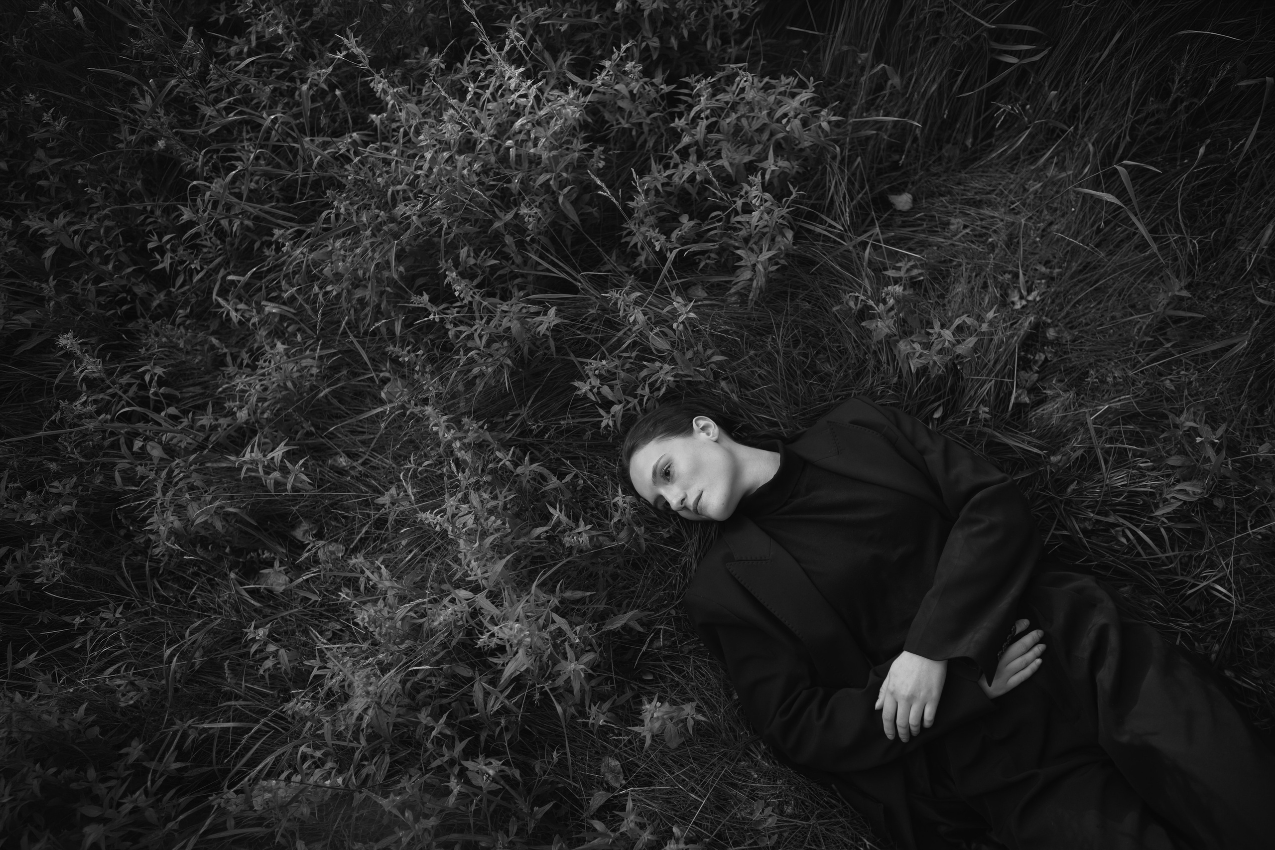 Концептуальная черно-белая фотосессия для Юлии